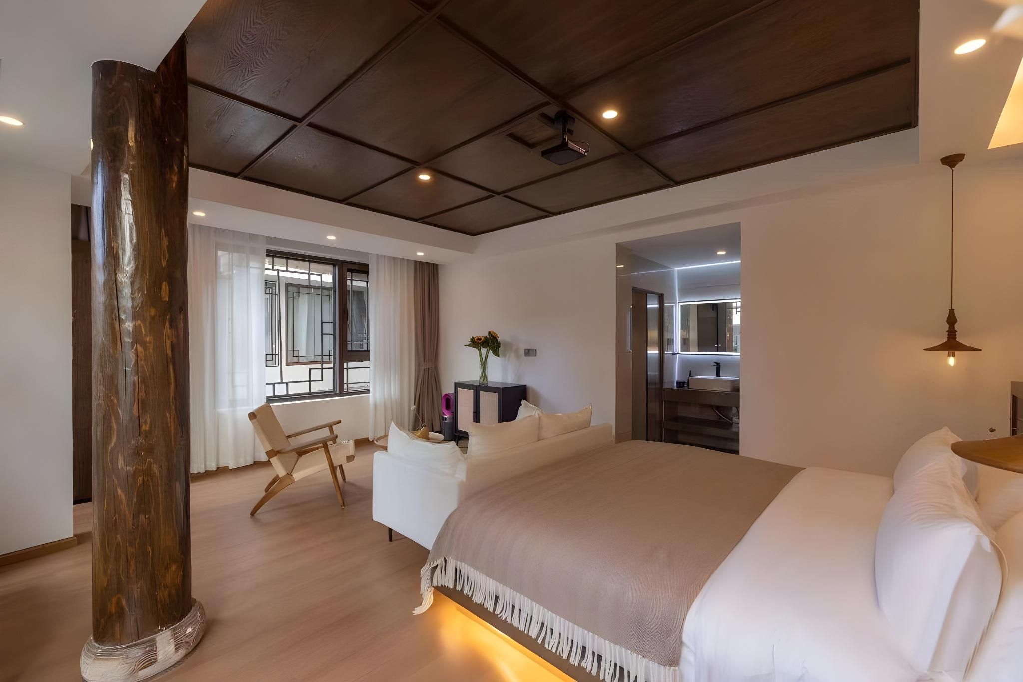 Deluxe Creek View King Room