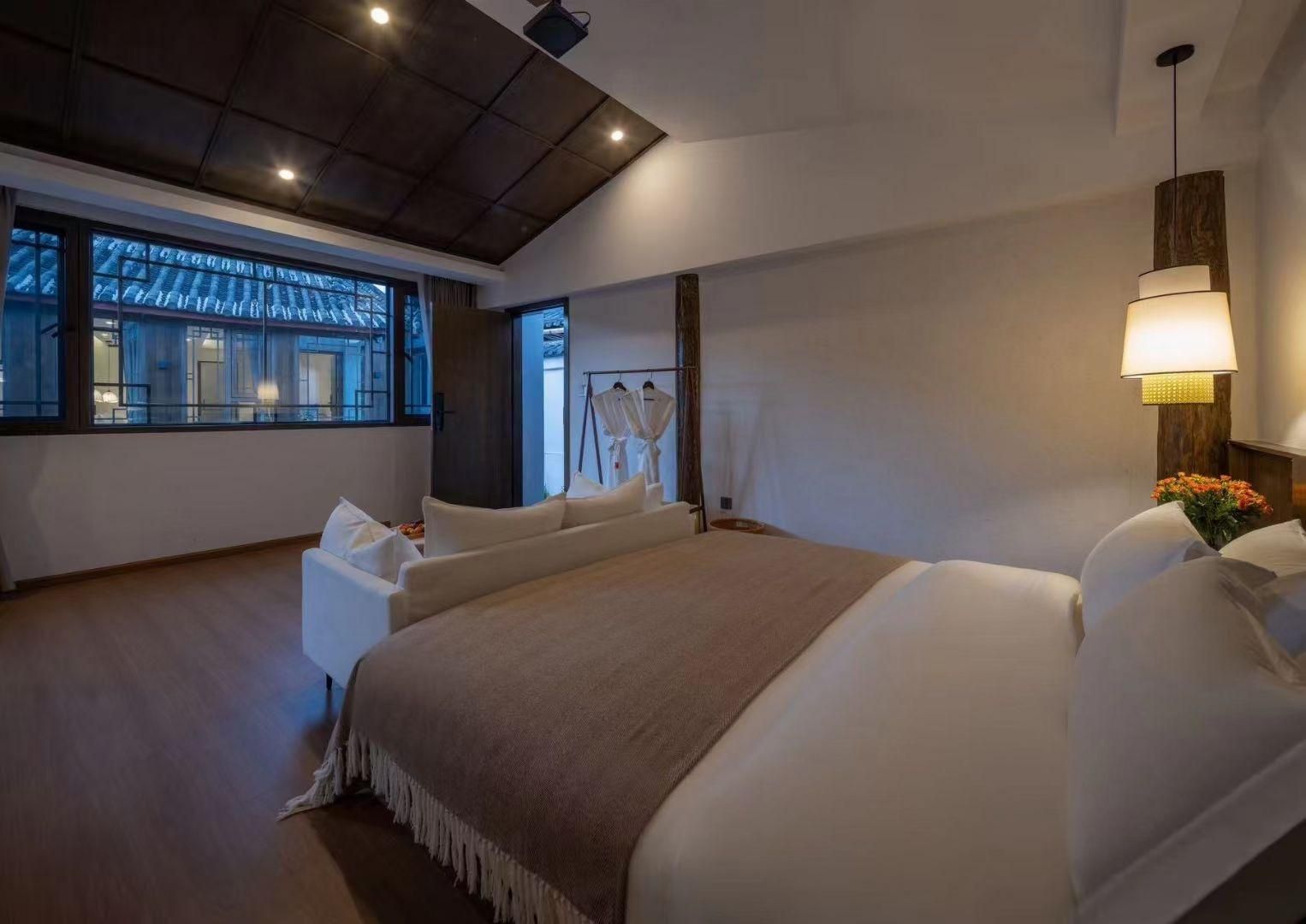 Luxe Queen Room