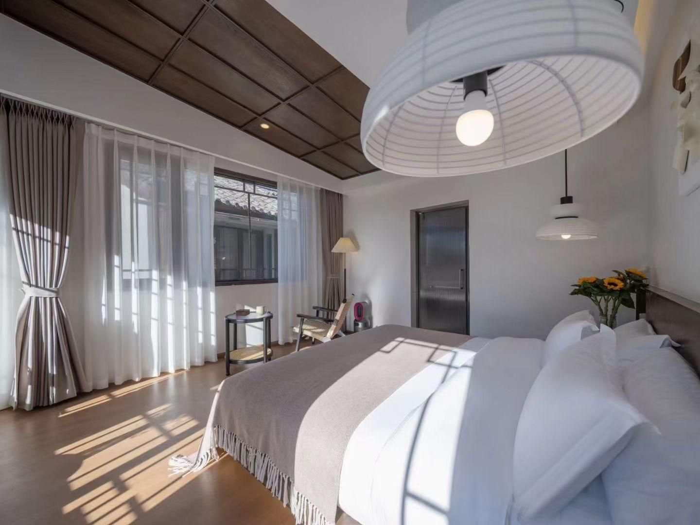 Full of Sunshine 2nd Floor Room