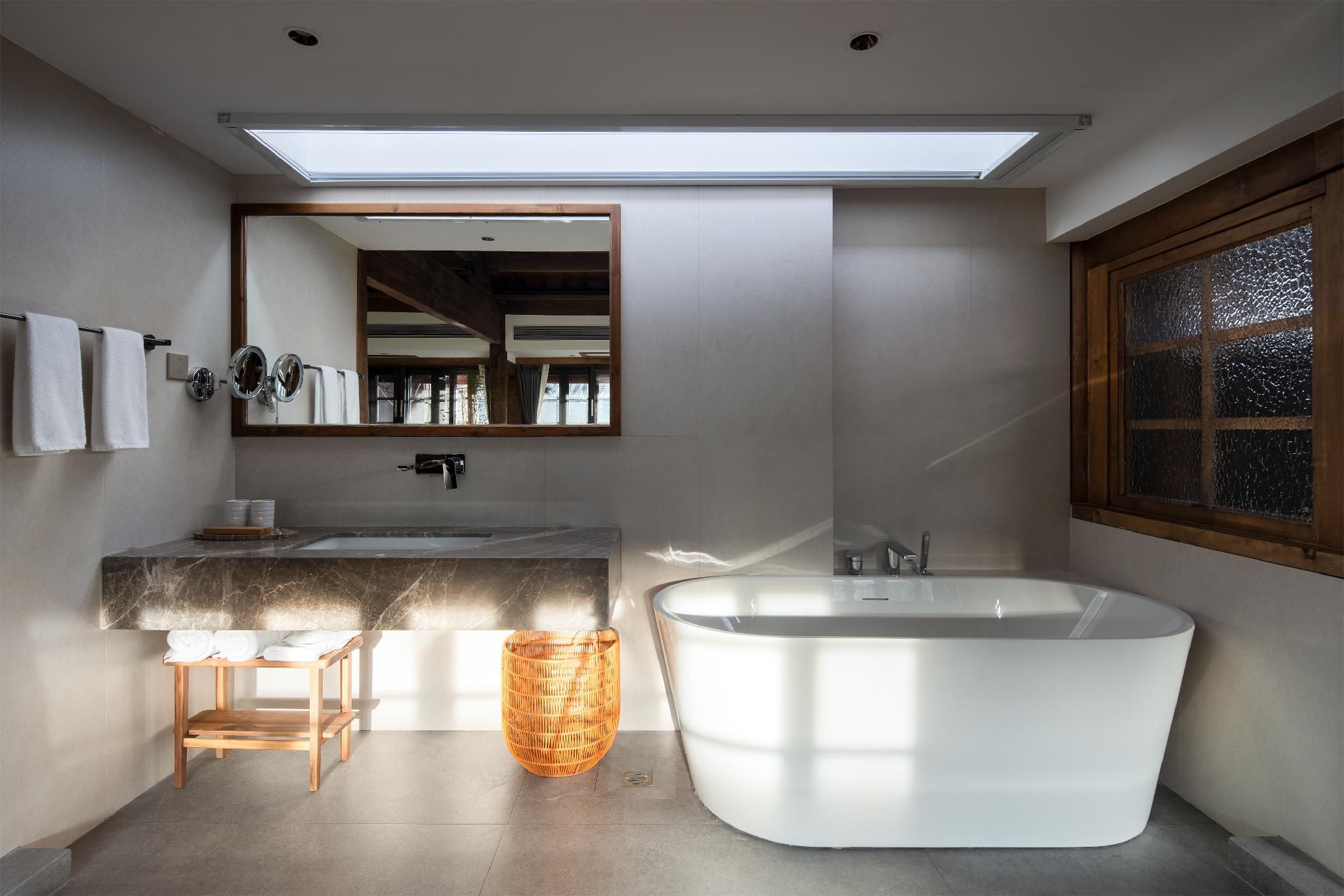 Family Room with Bathtub