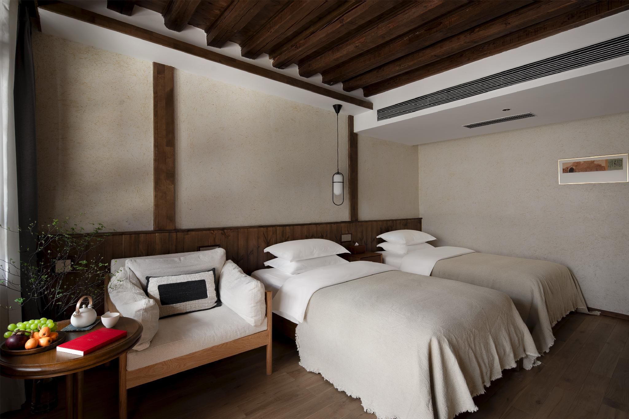 Guest Room with Two Single Beds