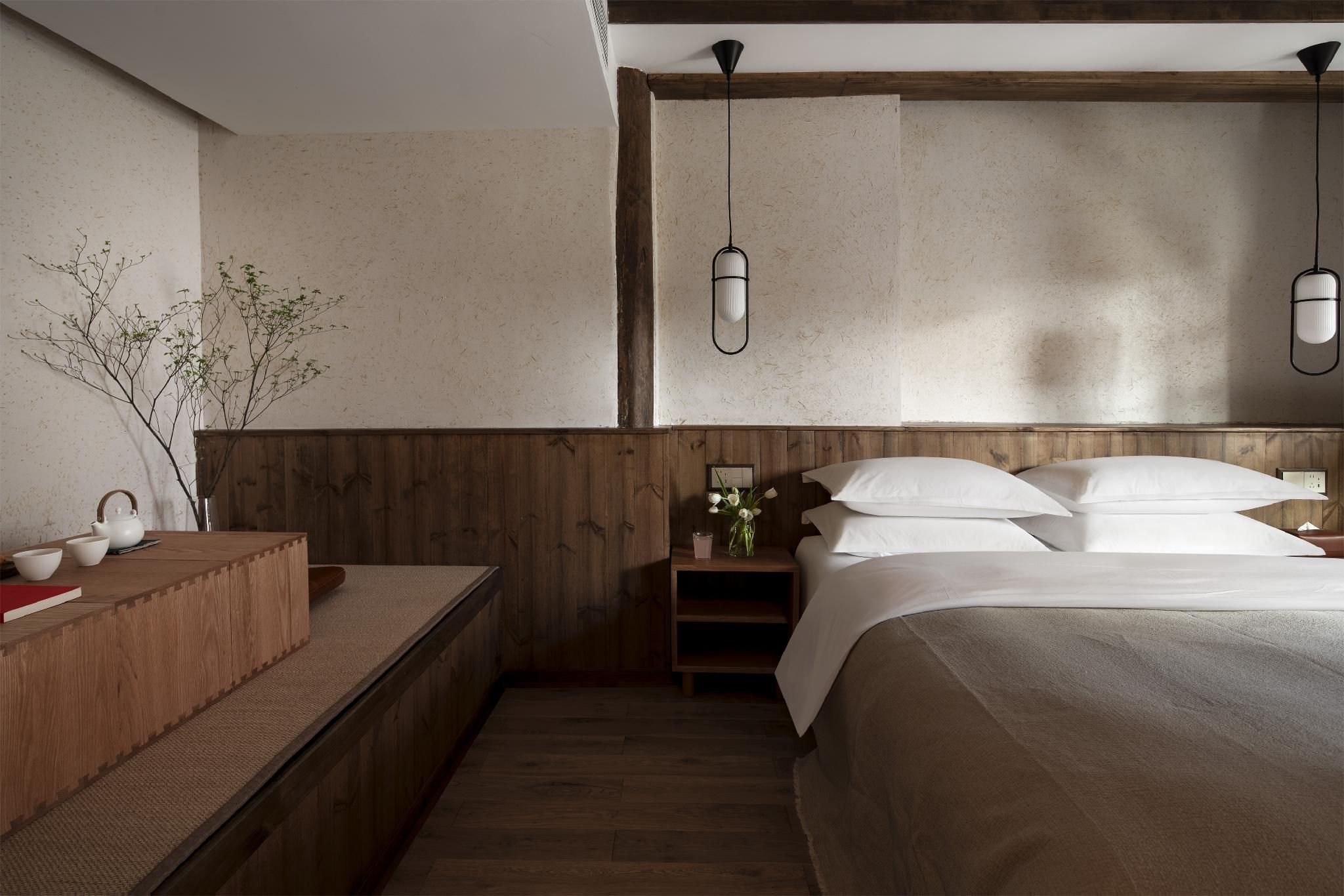 Guest Room with Queen Bed