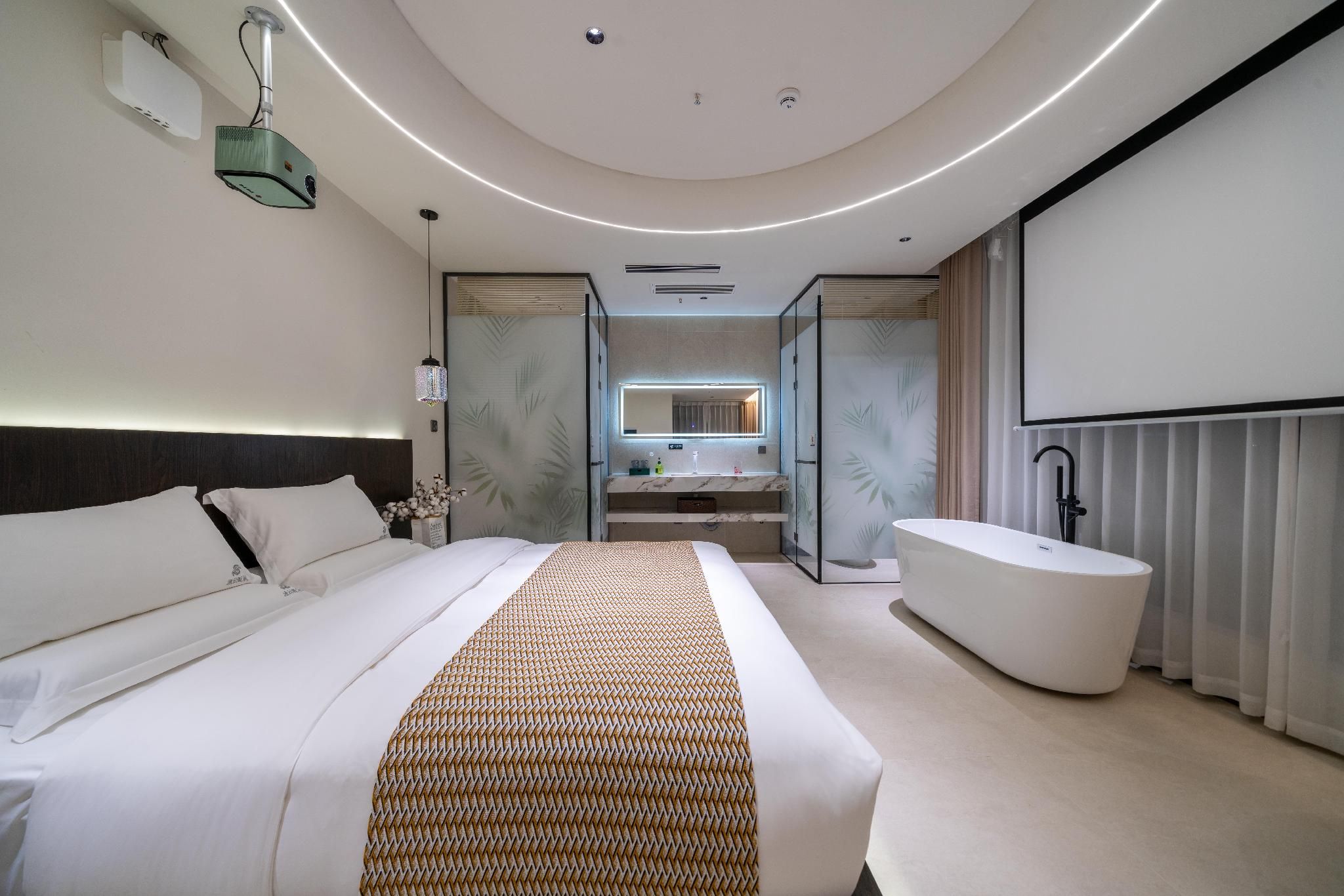 Panoramic Room