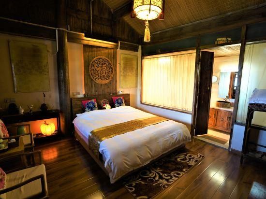 No.3 Antique Double Bed Room
