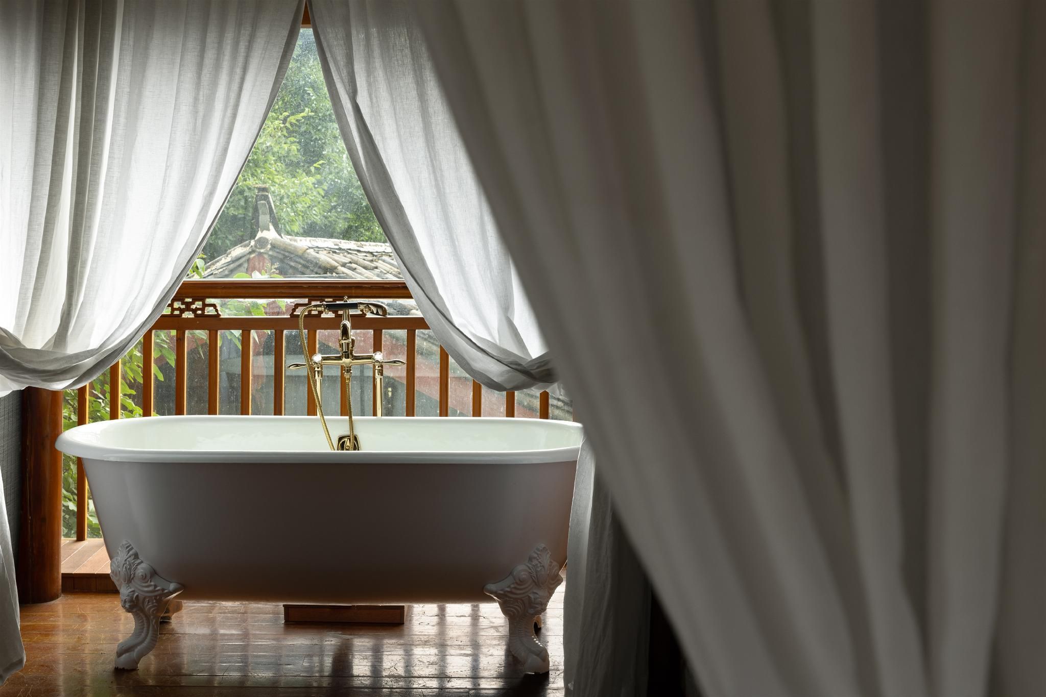 Honeymoon Suite