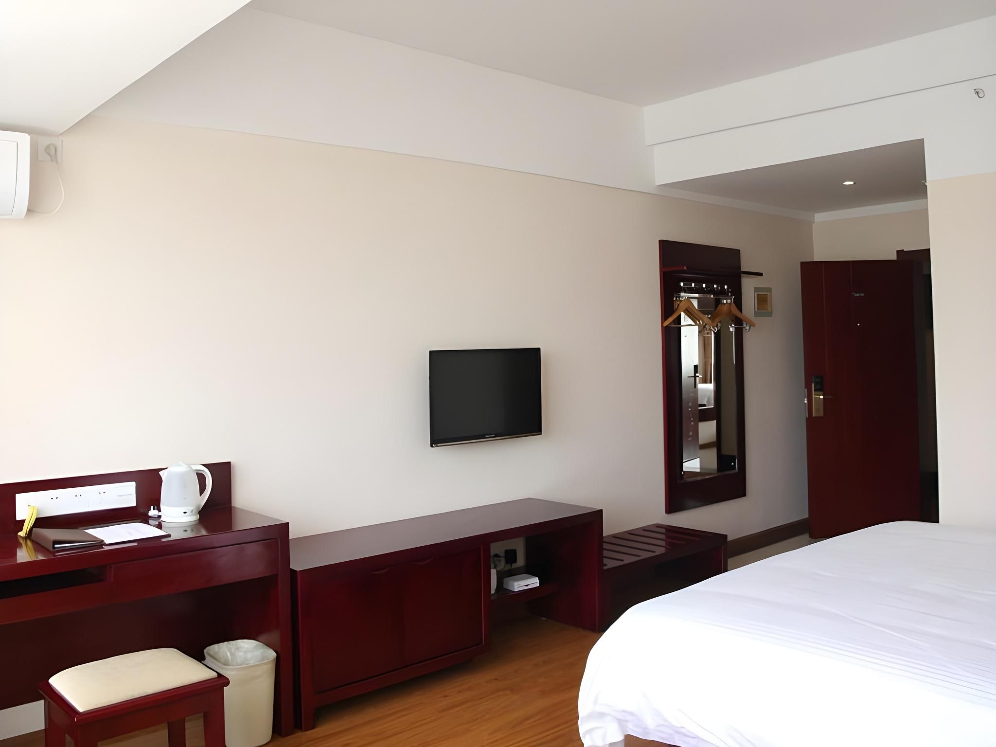 Twin Bed Room