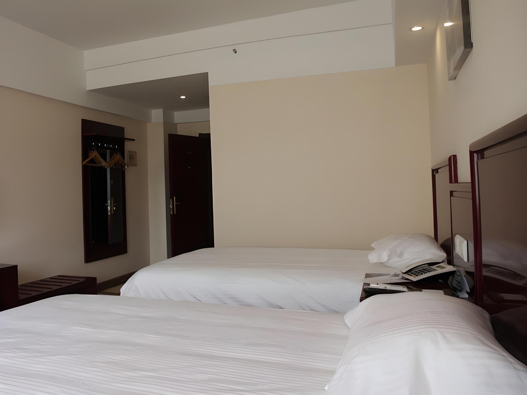 Twin Bed Room