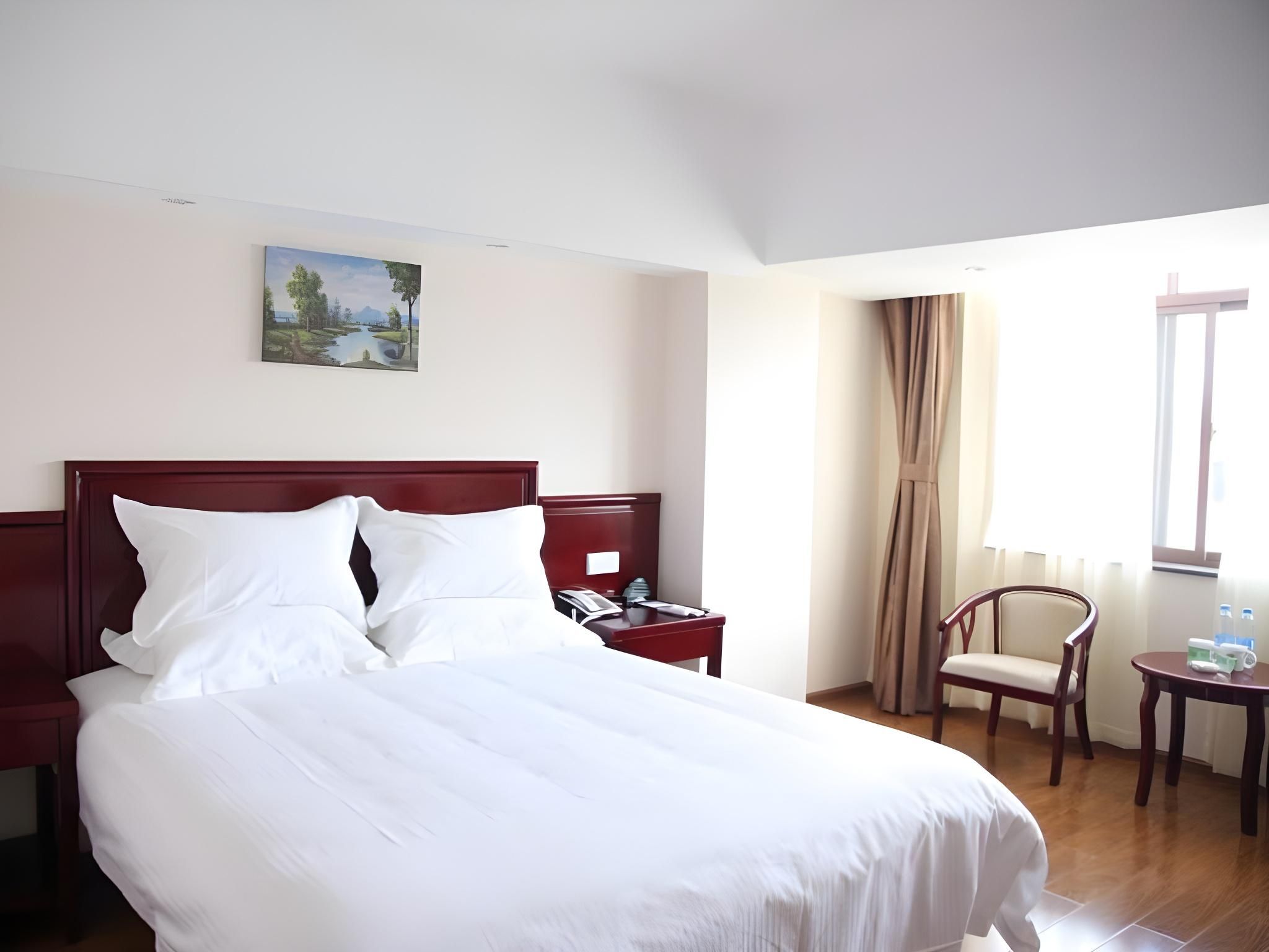 Queen Room with View