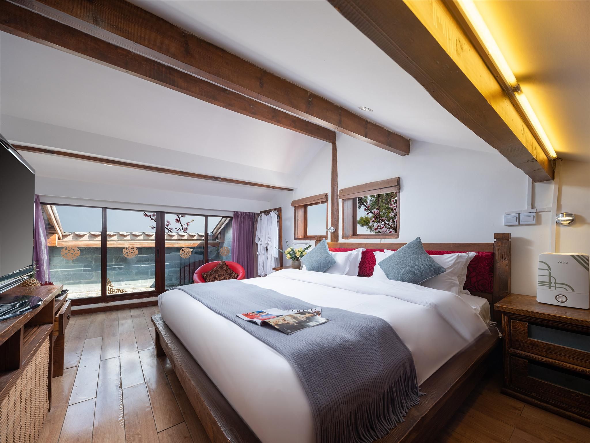 City View King Bed