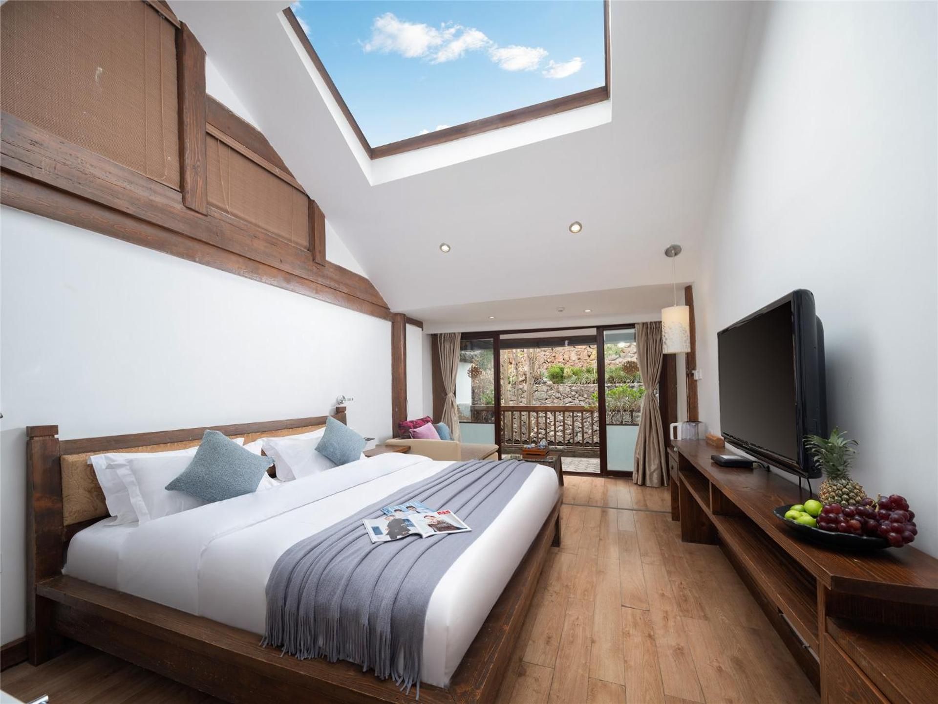First Floor Garden View King Bed