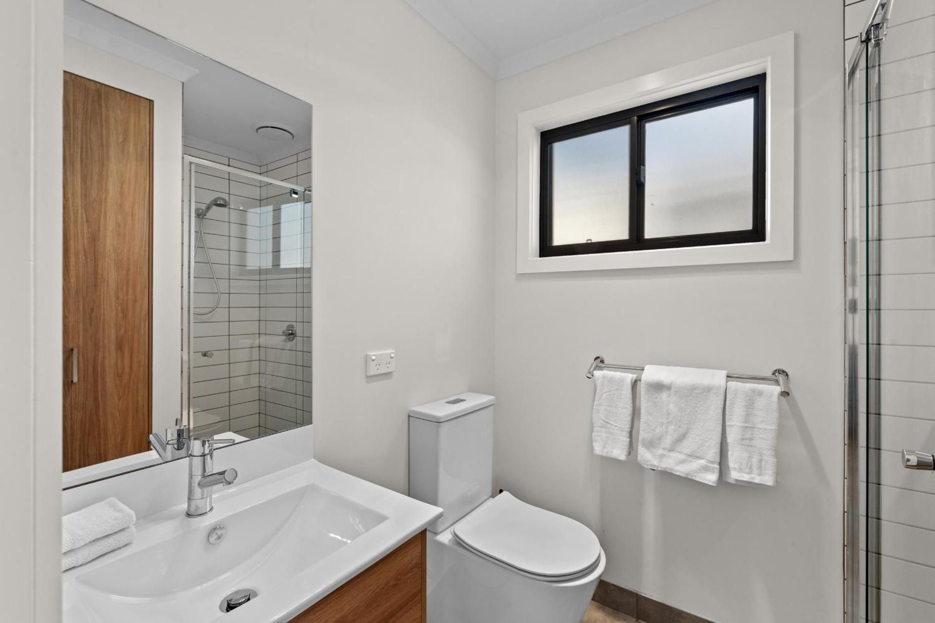 Superior Two-Bedroom Cabin - Sleeps 4