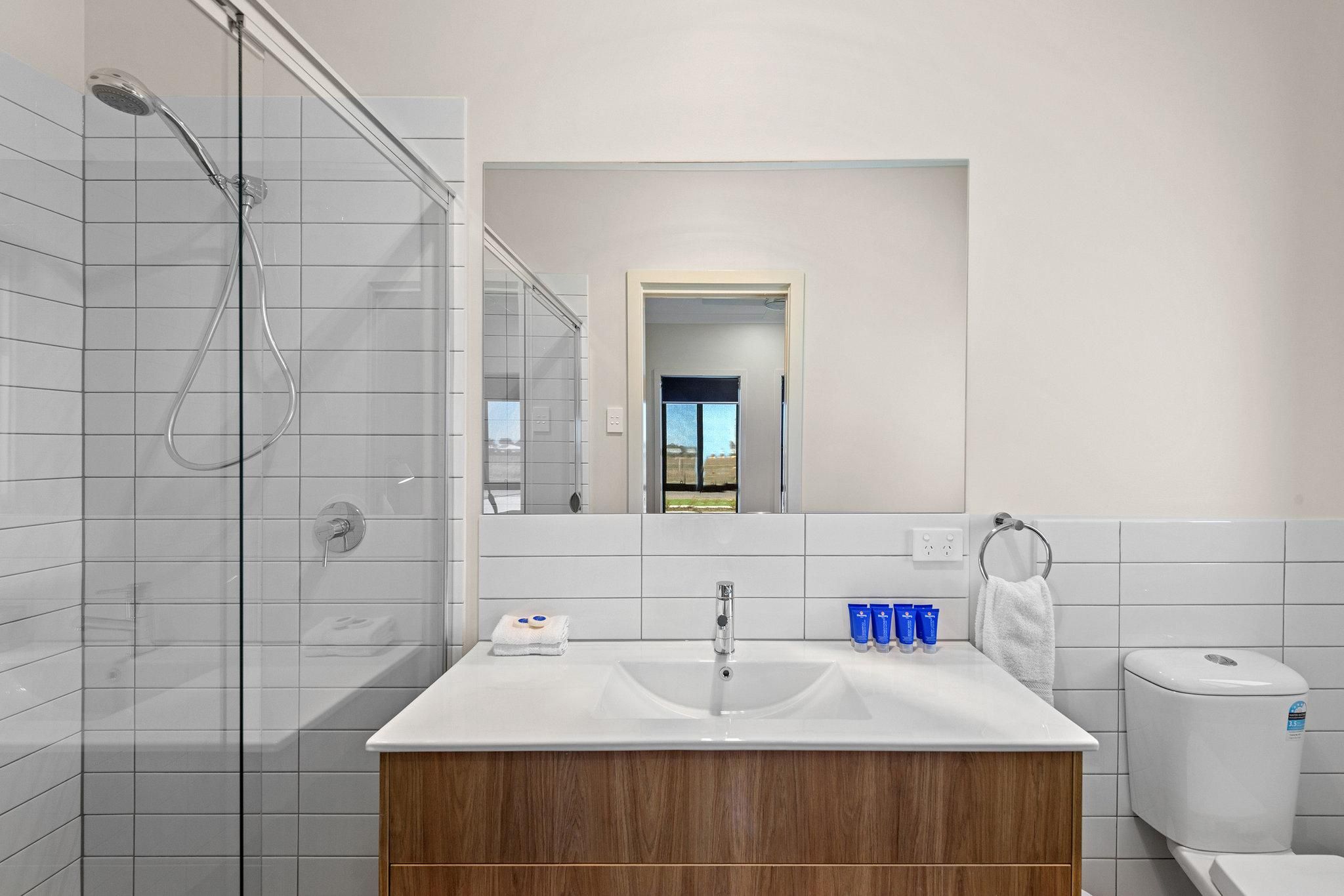 Deluxe 3 Bedroom House - Sleeps 8