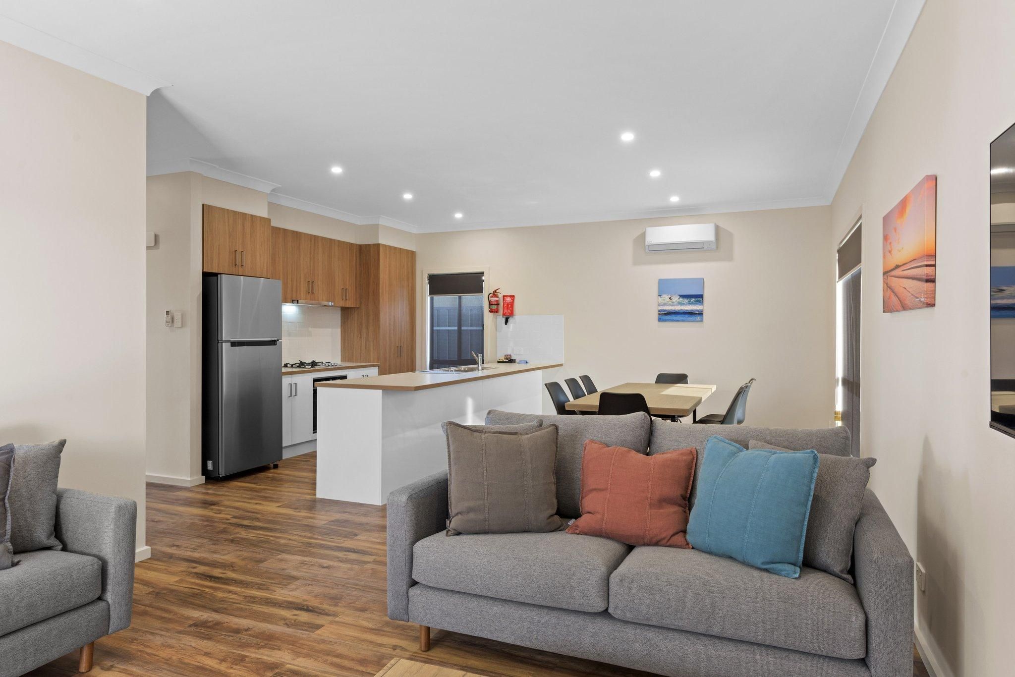 Deluxe 3 Bedroom House - Sleeps 8