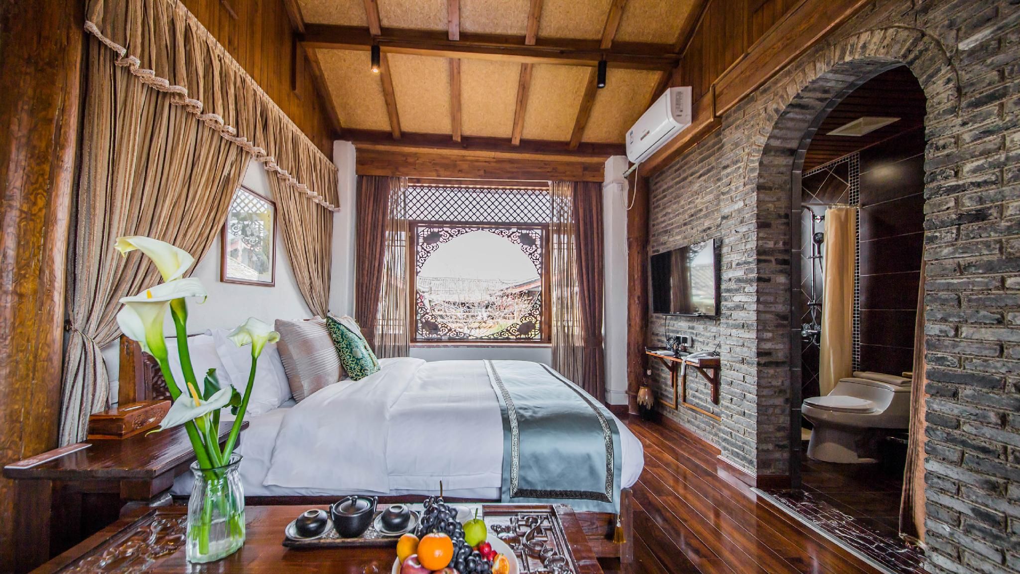 Queen Room with View