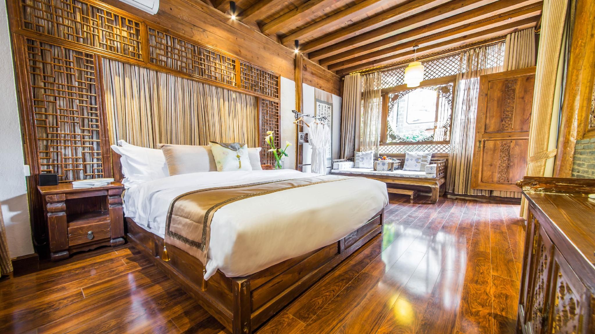Huazhu - Deluxe Bed Room