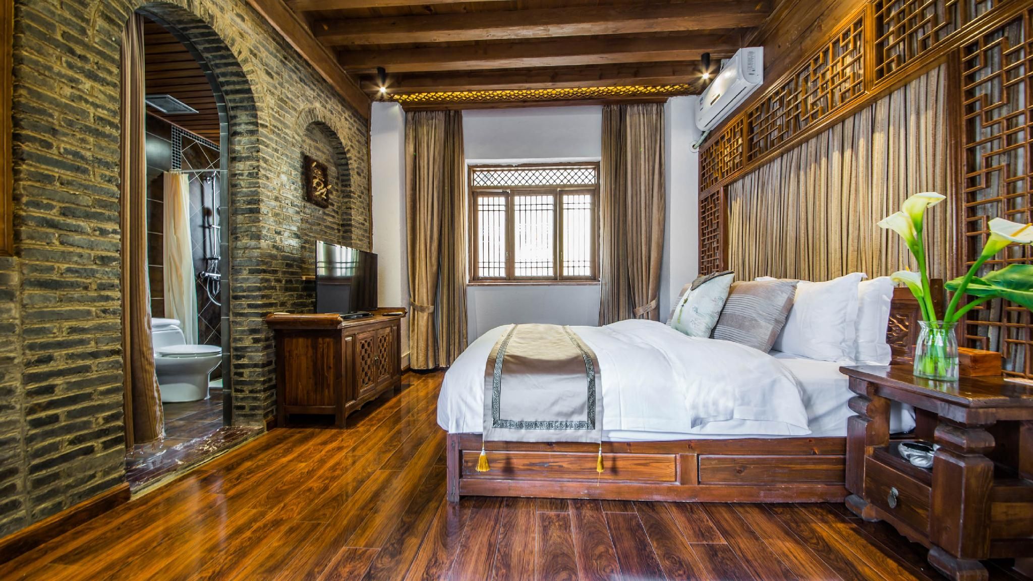 Huazhu - Deluxe Bed Room