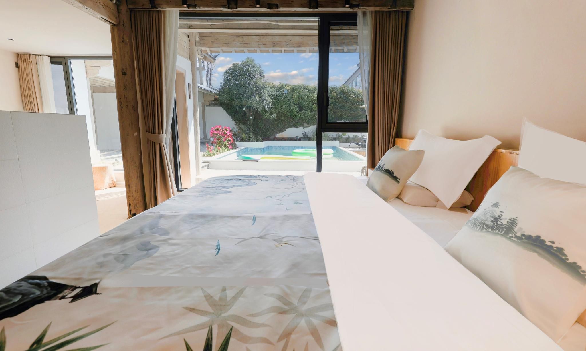Queen Room with View