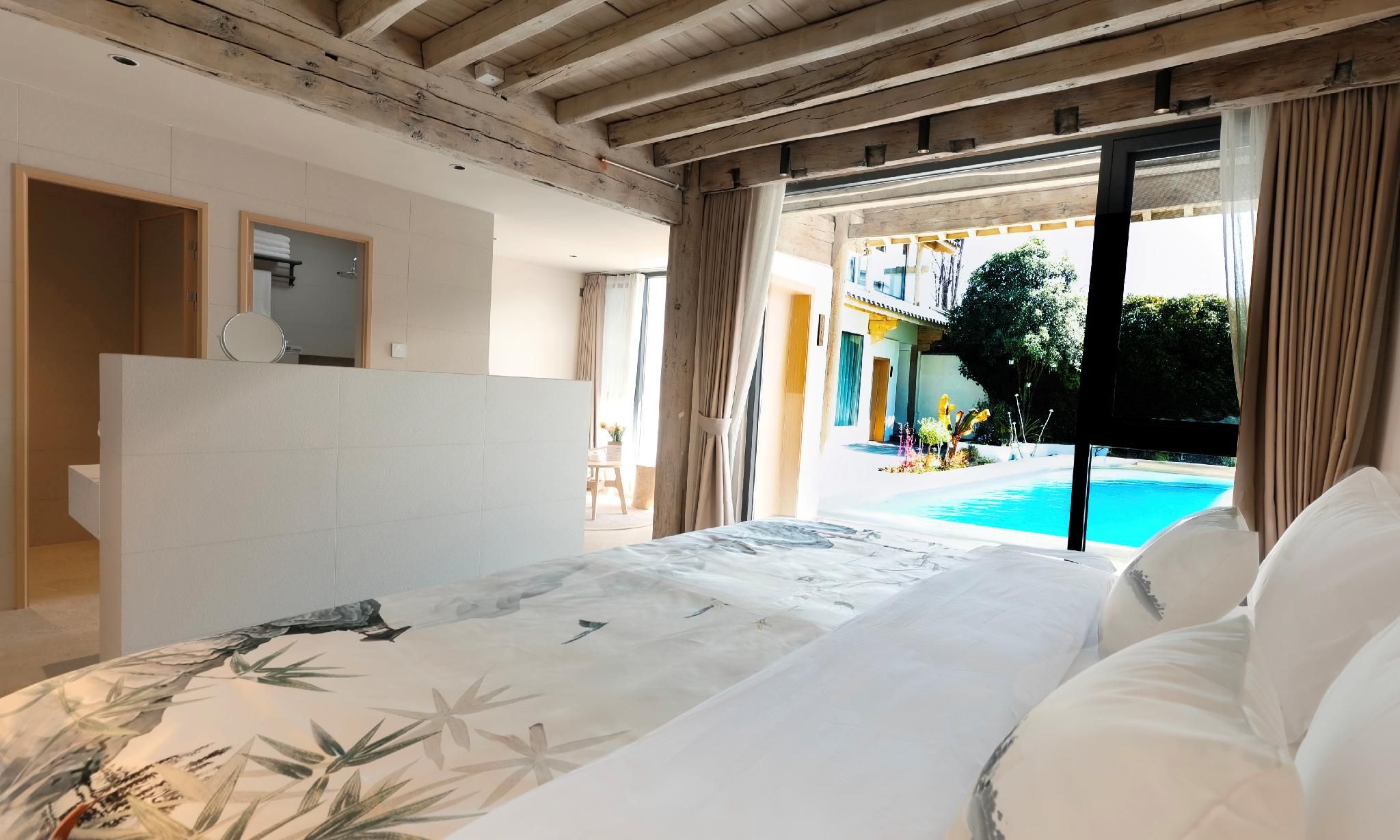 Queen Room with View