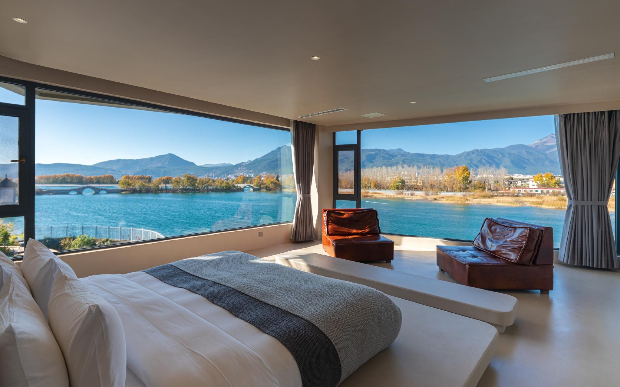 Apartment with Lake View