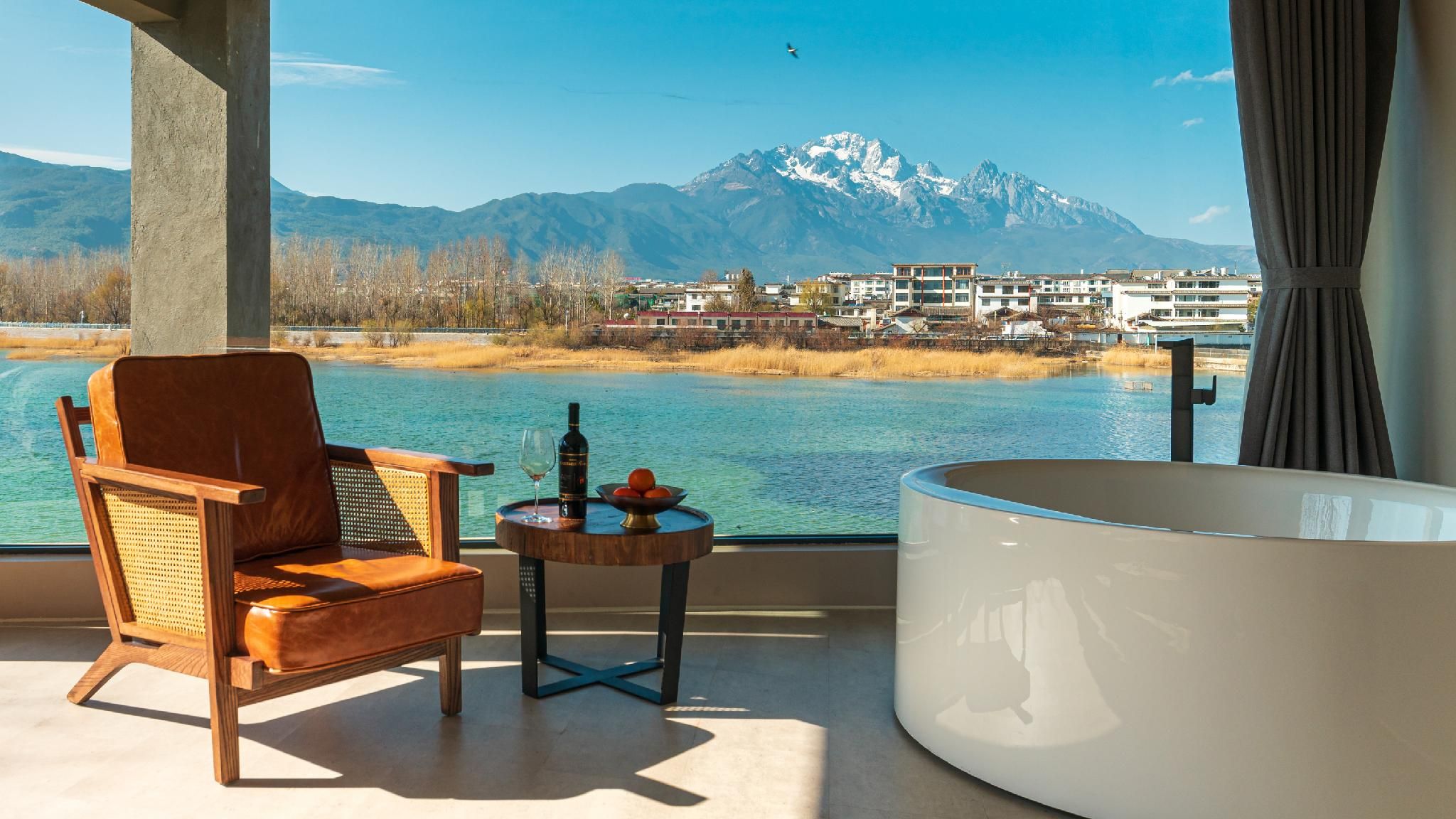 Apartment with Lake View