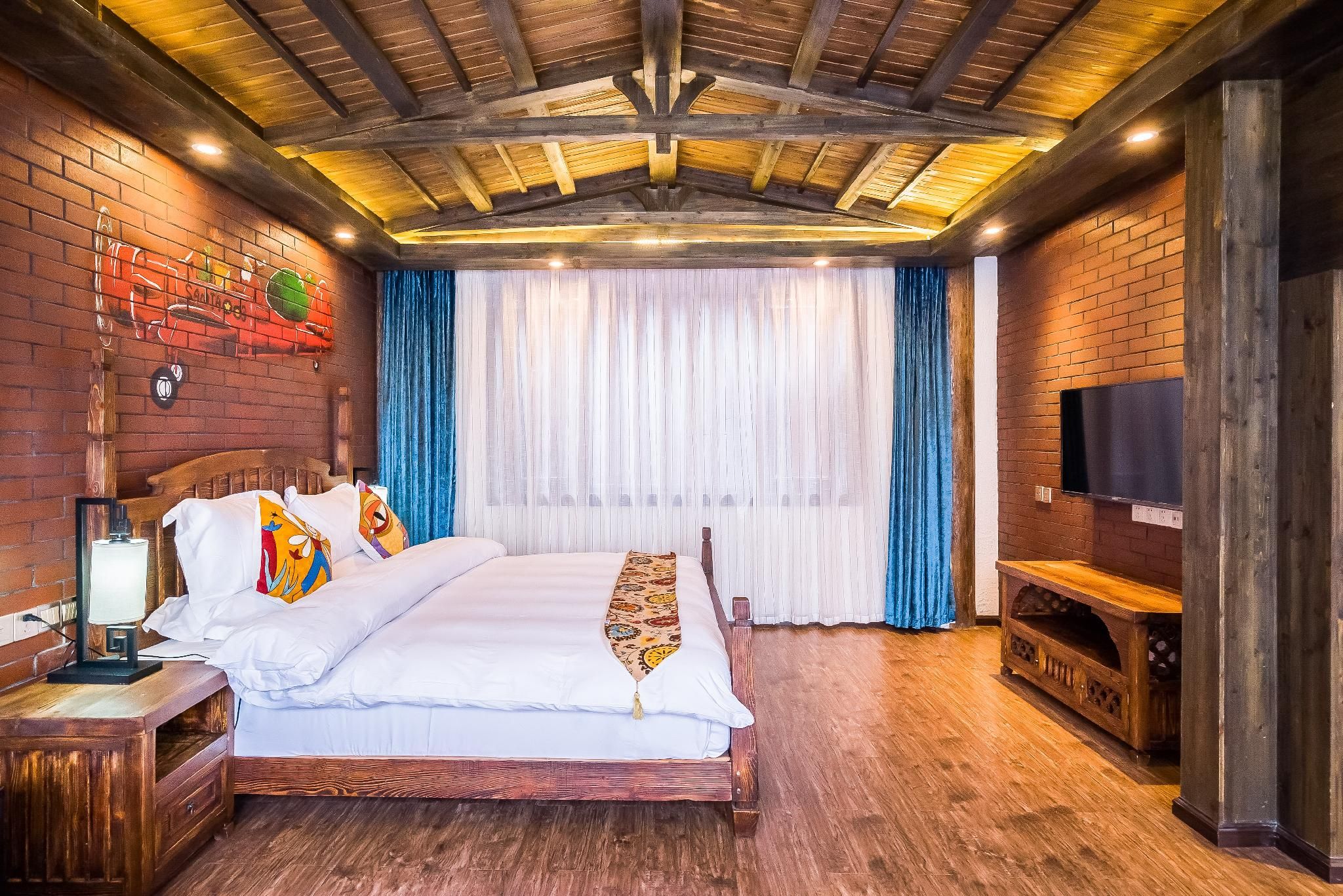 Deluxe with Bathtub