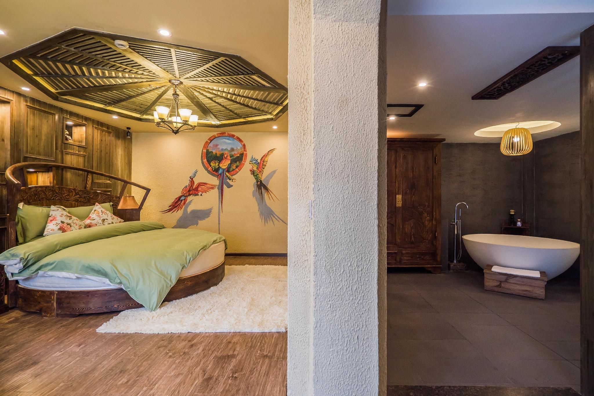 Superior King Room with Bathtub