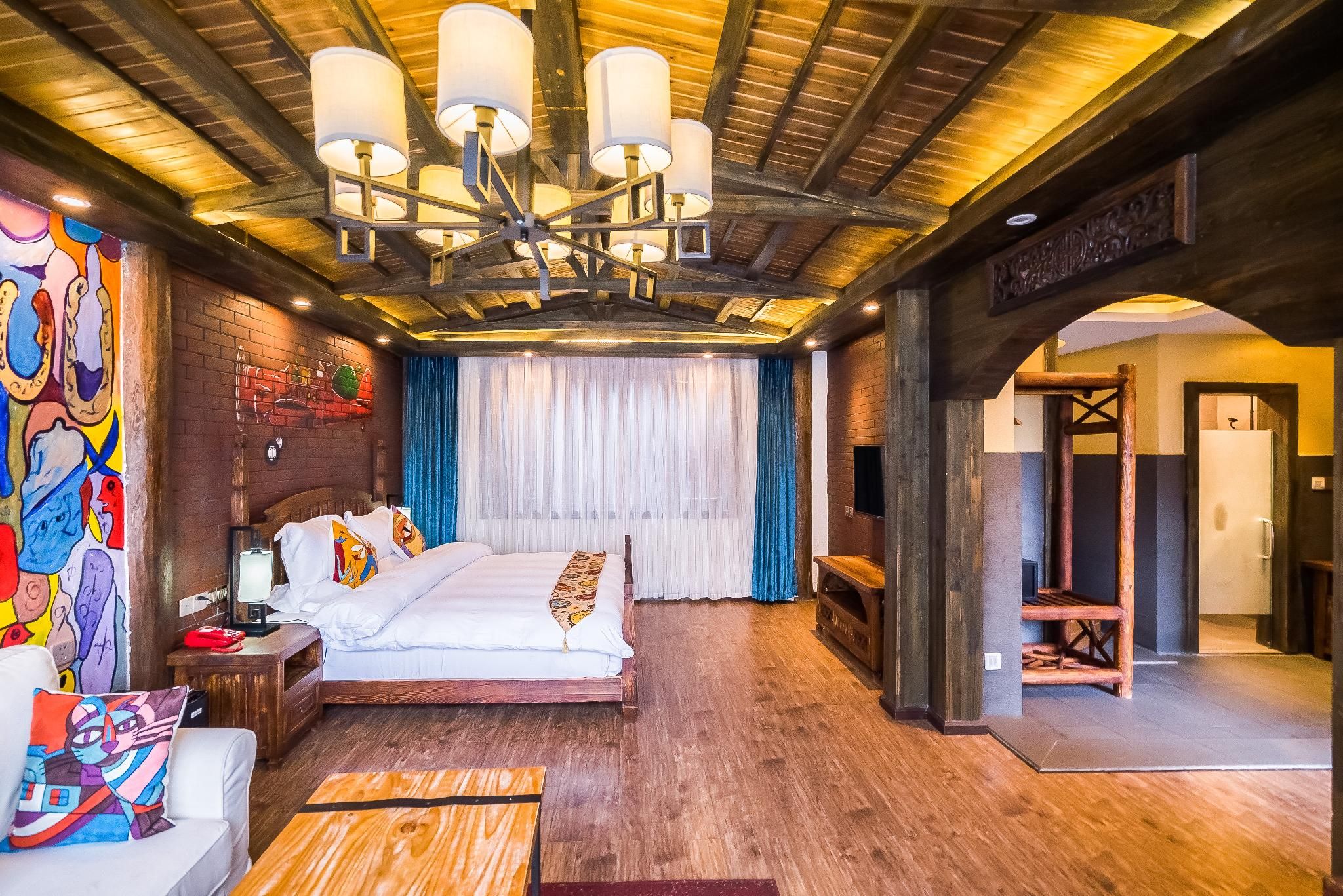 Deluxe with Bathtub