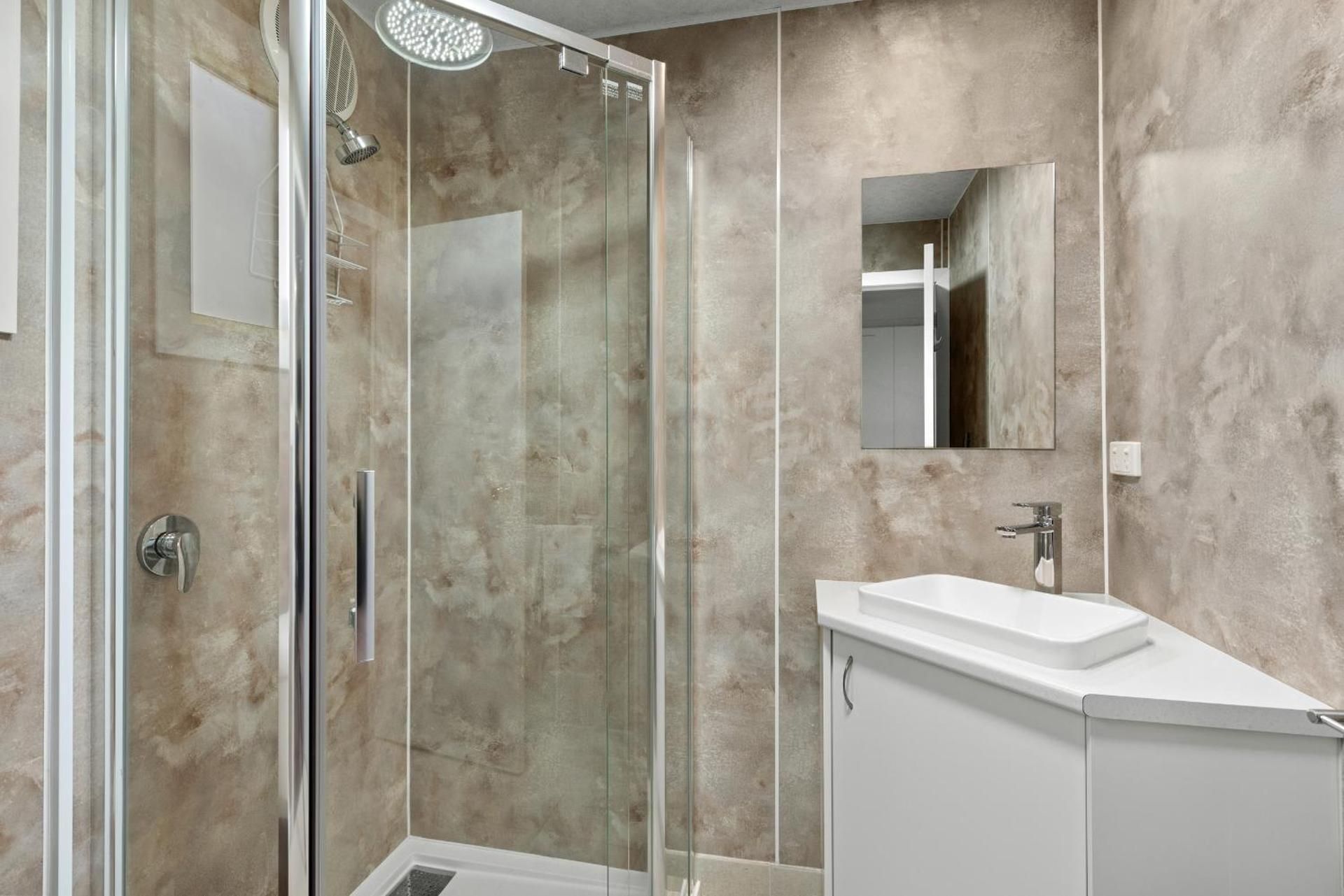 Discovery Parks - Echuca Standard Studio Cabin 2