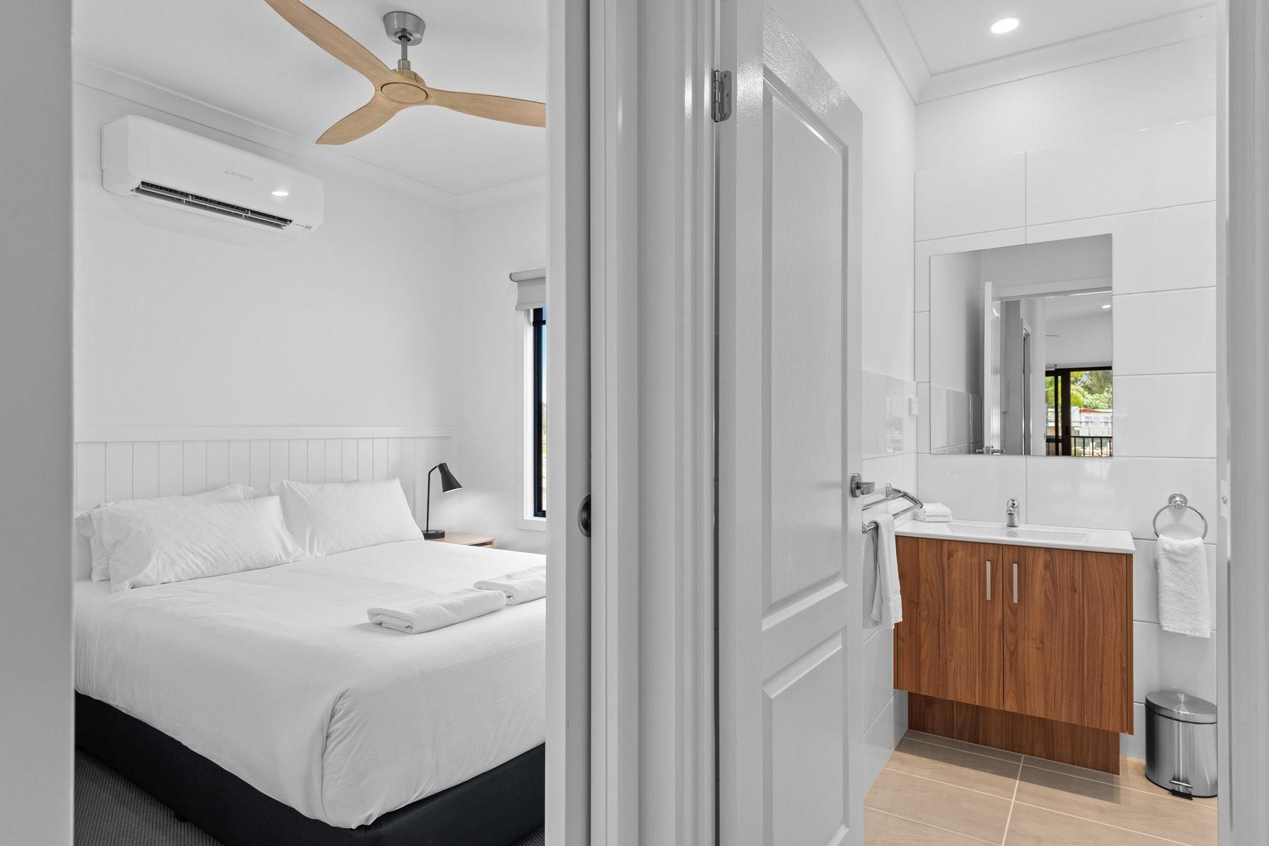 Superior 2 Bedroom Cabin - Sleeps 6