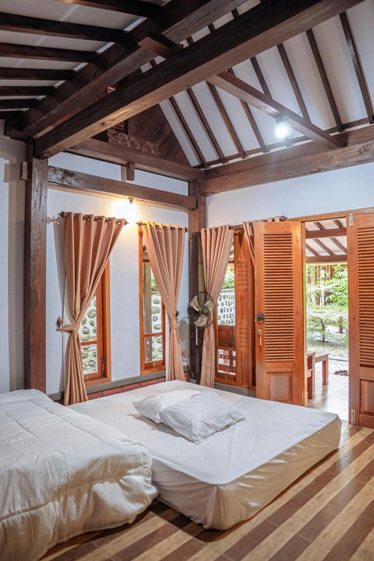 Standard Queen Room