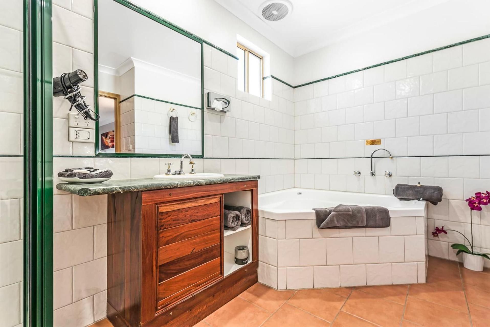 King Suite with Spa Bath