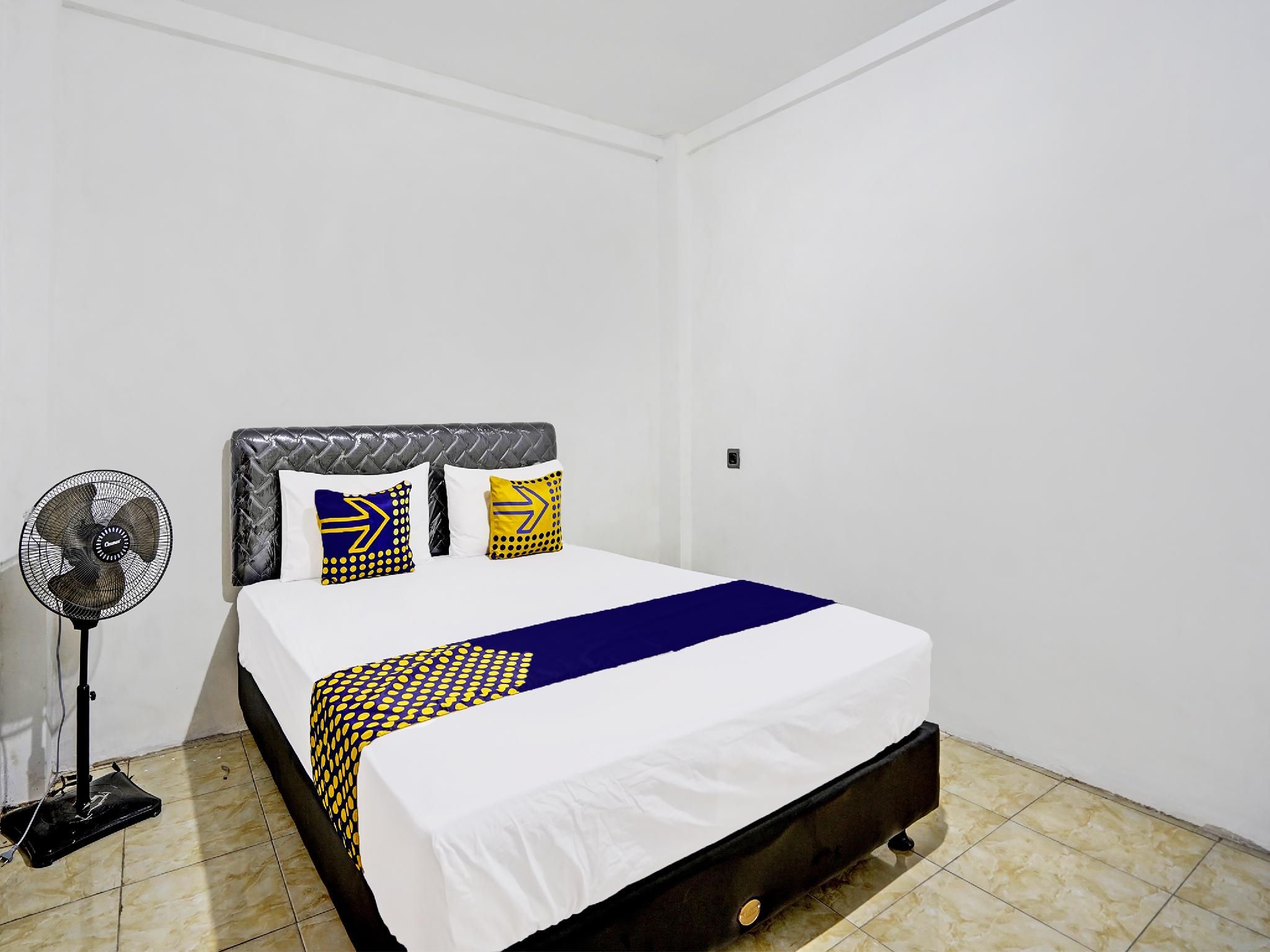 SPOT ON Room without Air Conditioning