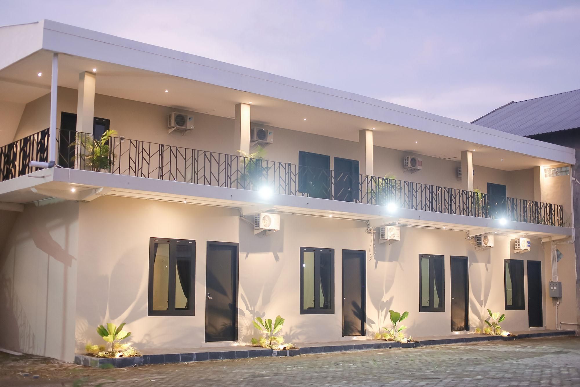 HEROES HOTEL