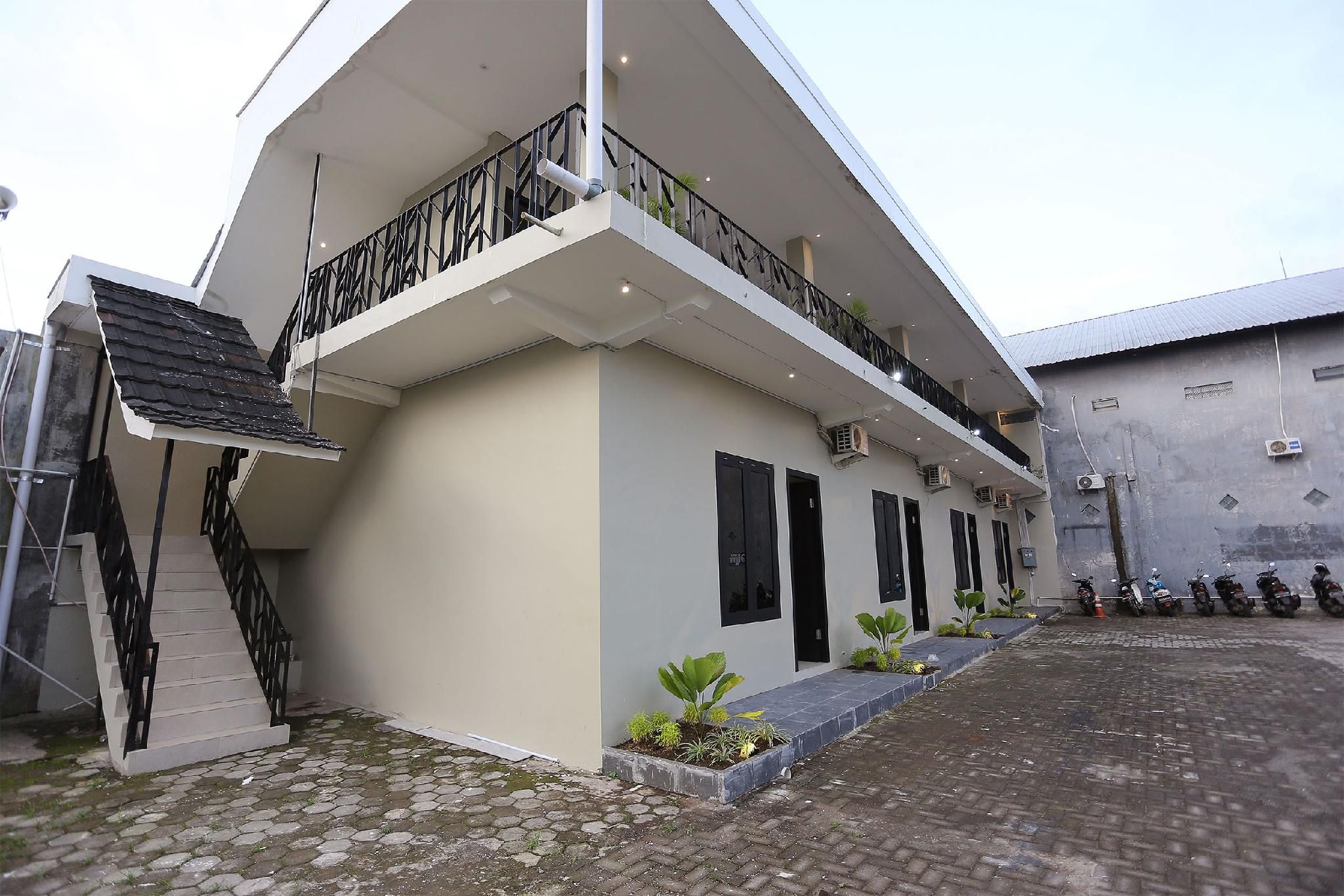 HEROES HOTEL