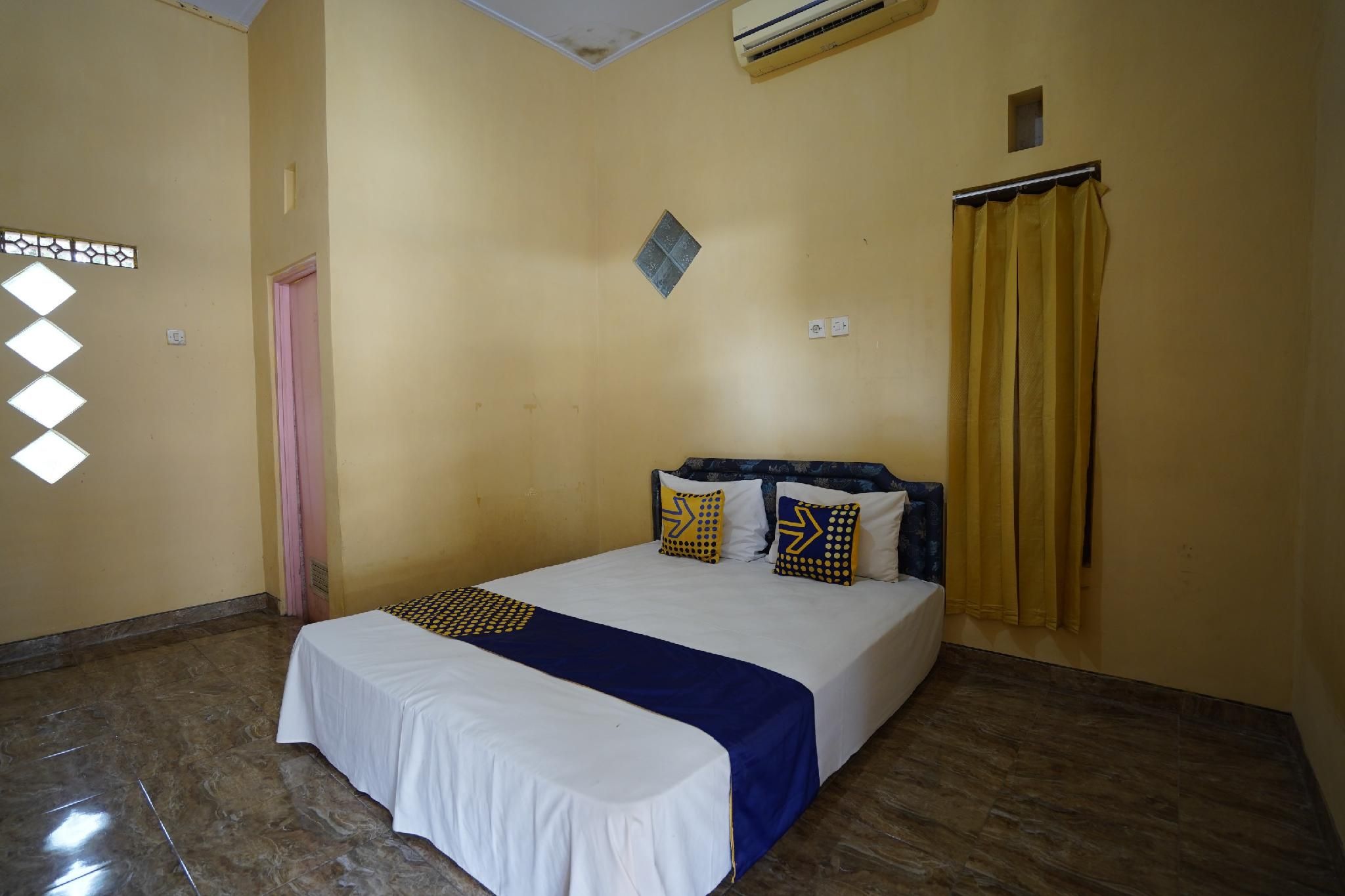 SPOT ON Room without Air Conditioning