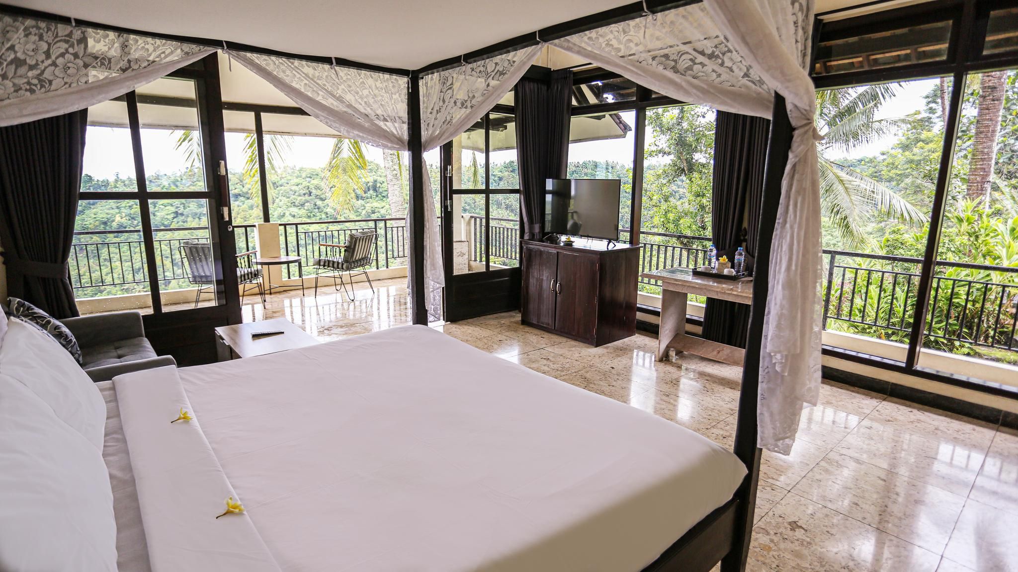 Junior Suite - 1 King Bed with Balcony