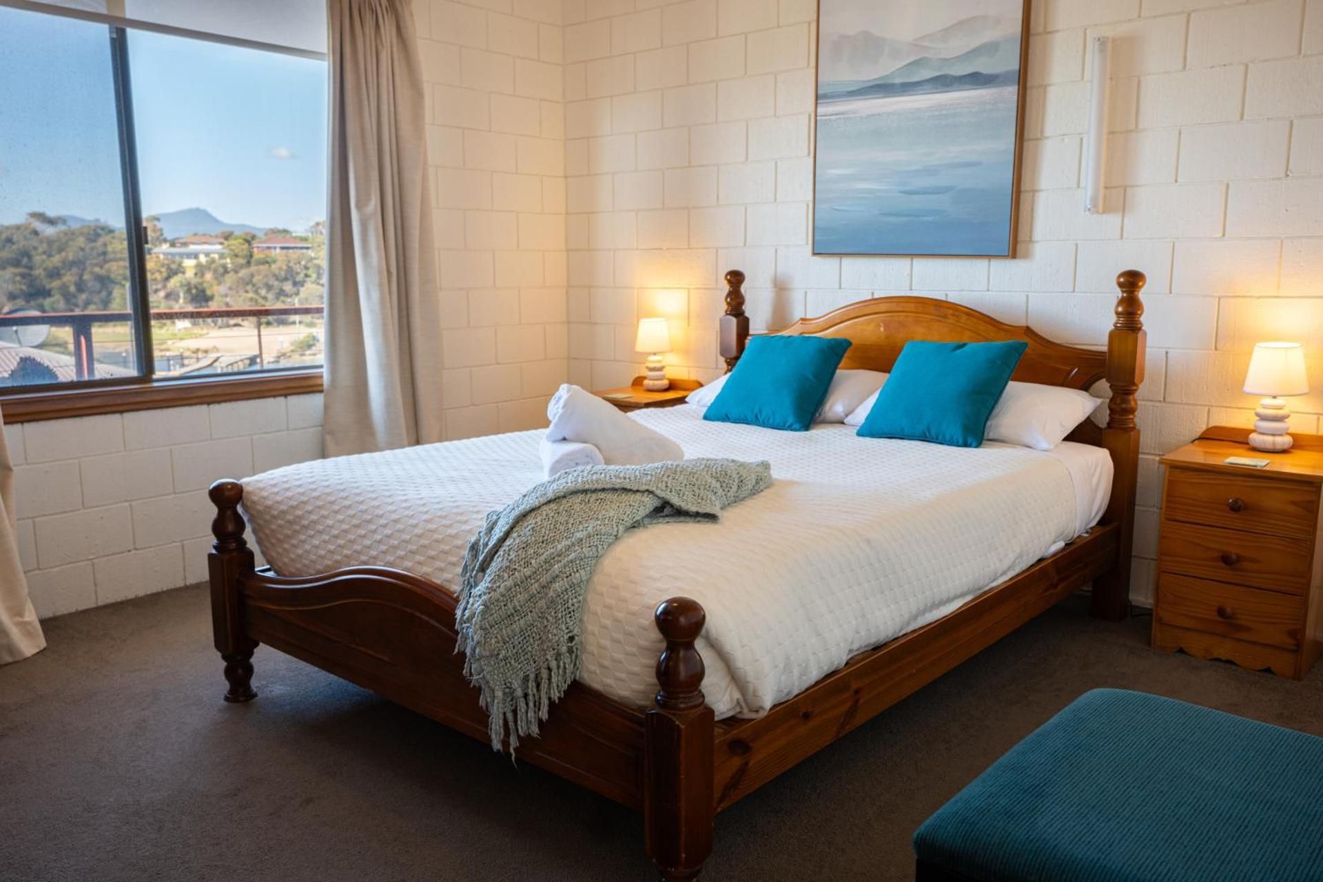 Deluxe Two-Bedroom Apartment with Balcony (Sleeps 4)