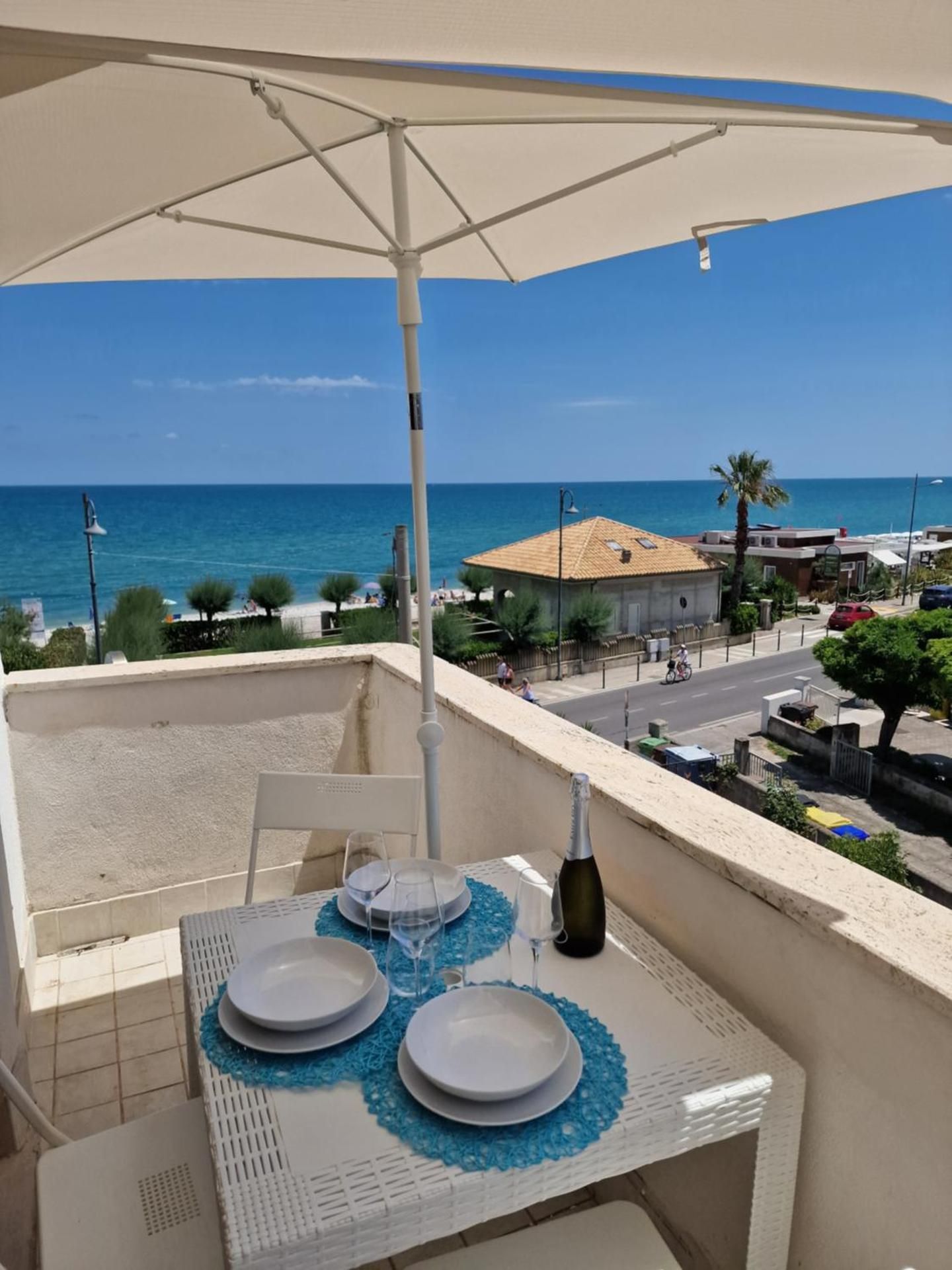 Deluxe One-Bedroom Apartment with Ocean View