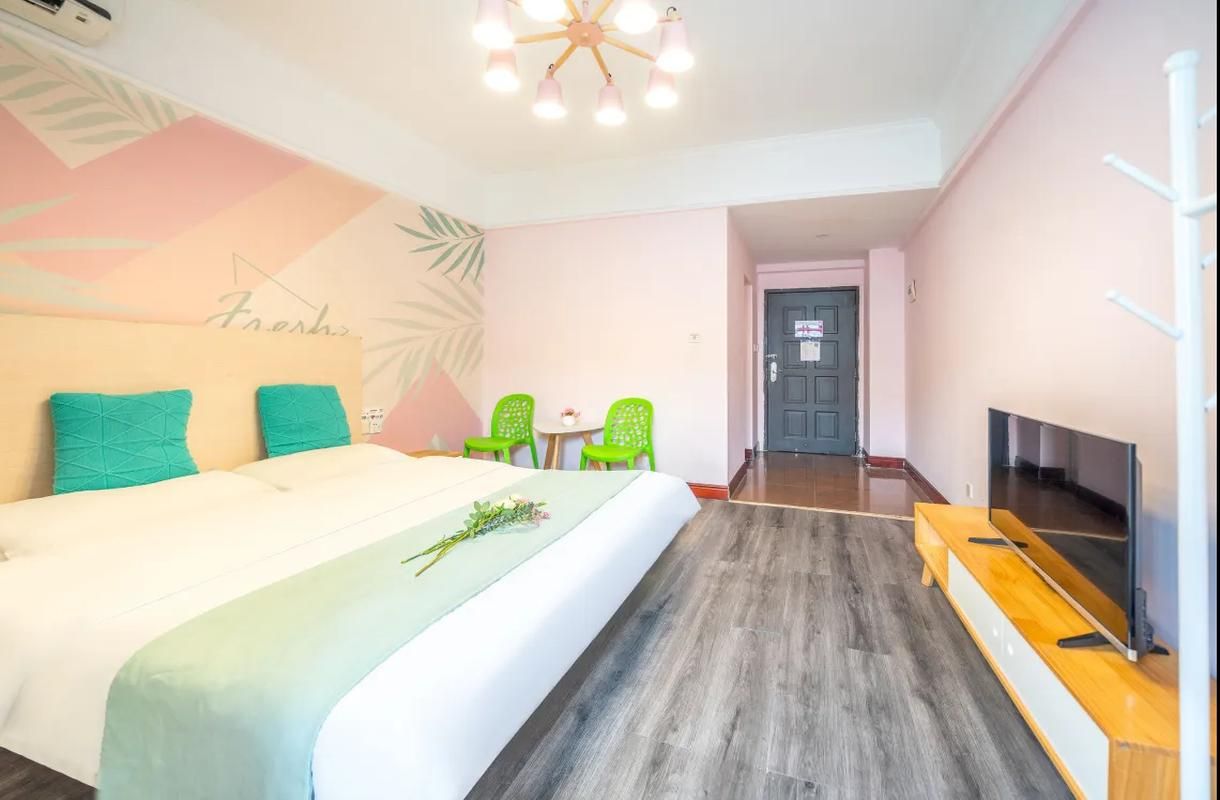 1-Bedroom Flat with Balcony or Terrace View