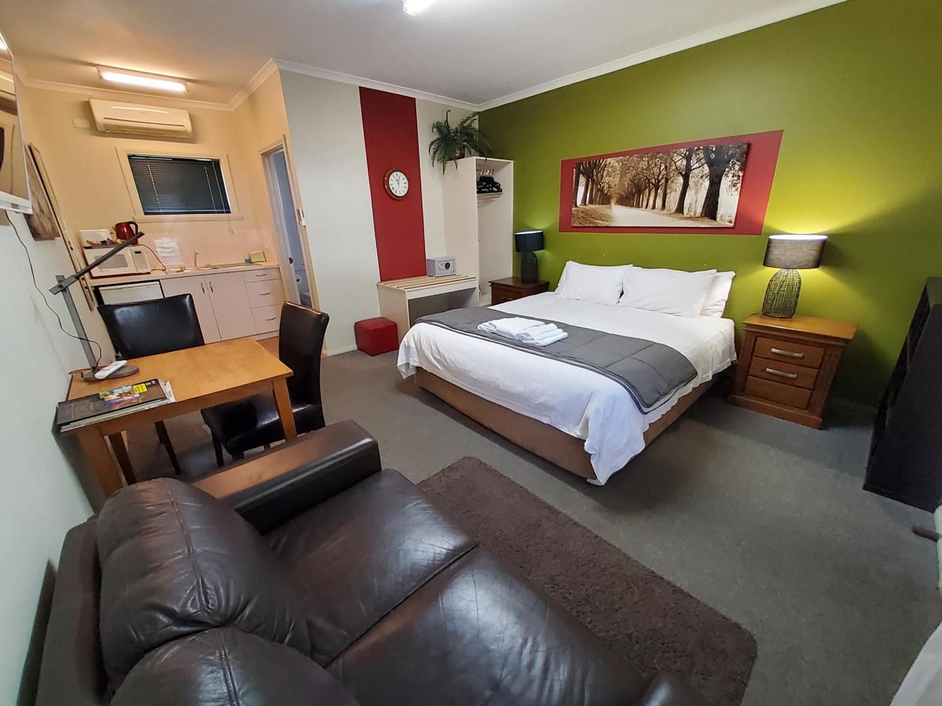Deluxe King Room