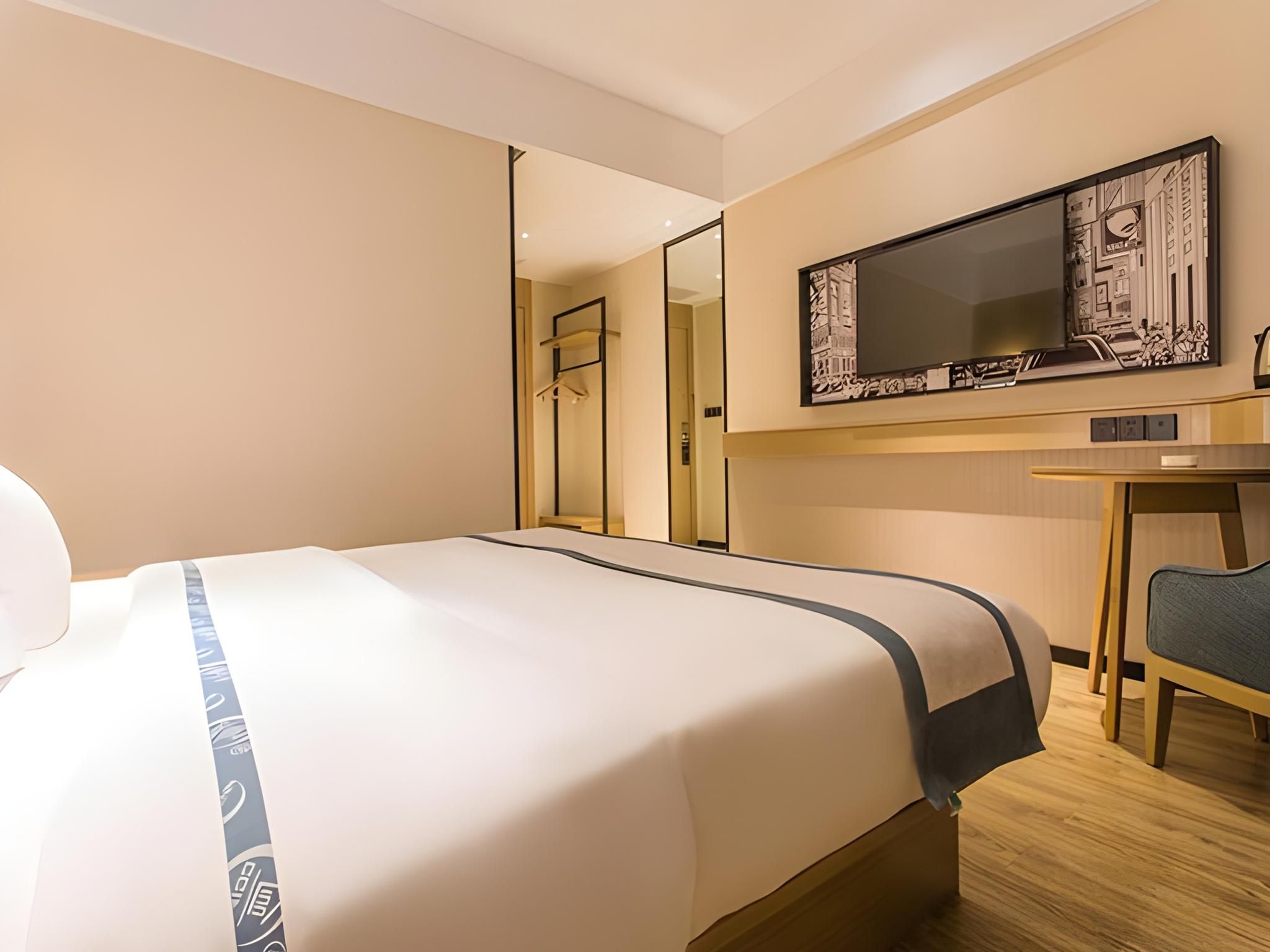 Business Queen Room