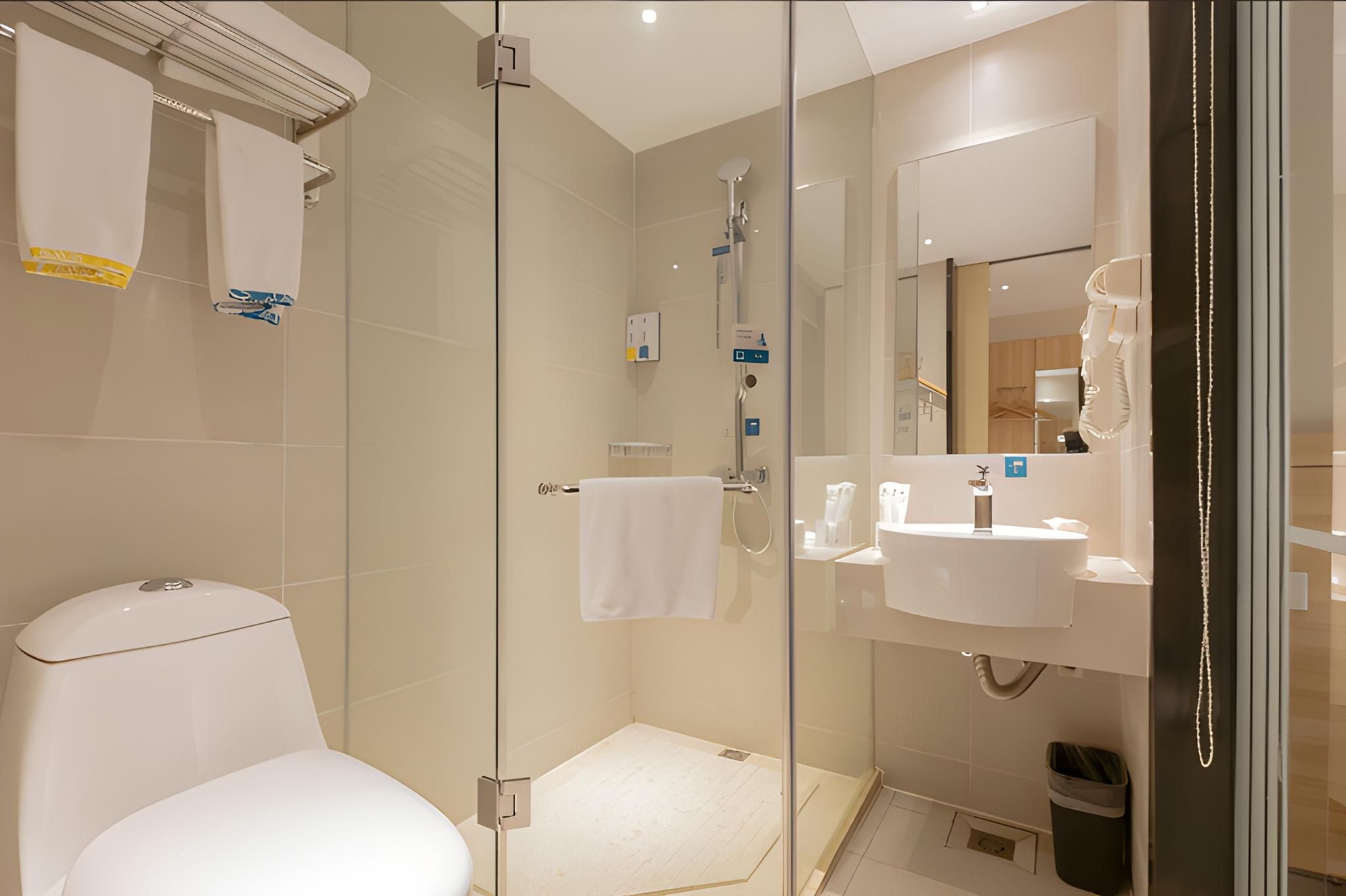 City Comfort Inn Liuzhou Wuxing Walking Street Special Queen Room 2