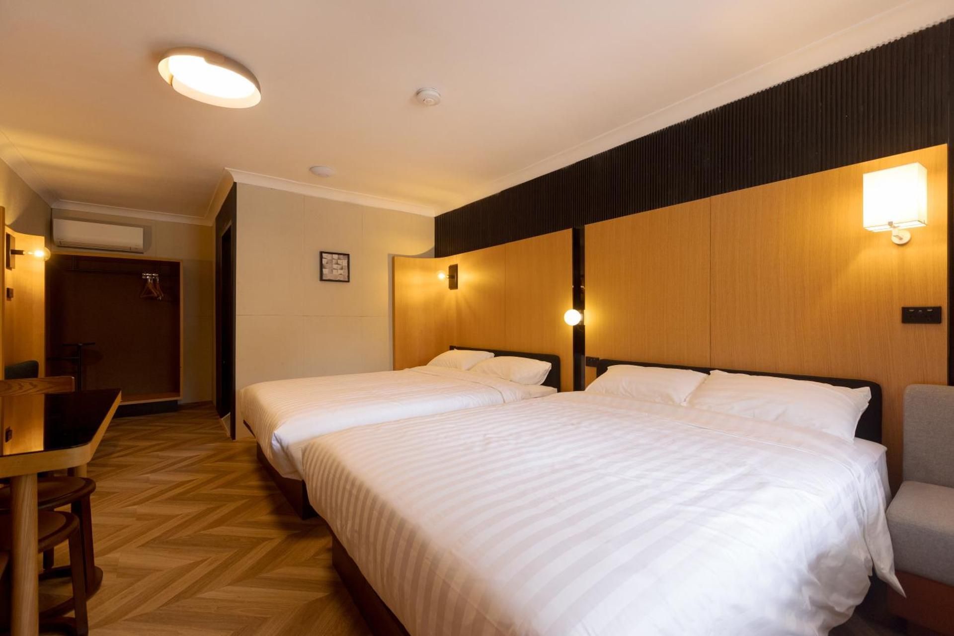 Deluxe Queen Room with Two Queen Beds