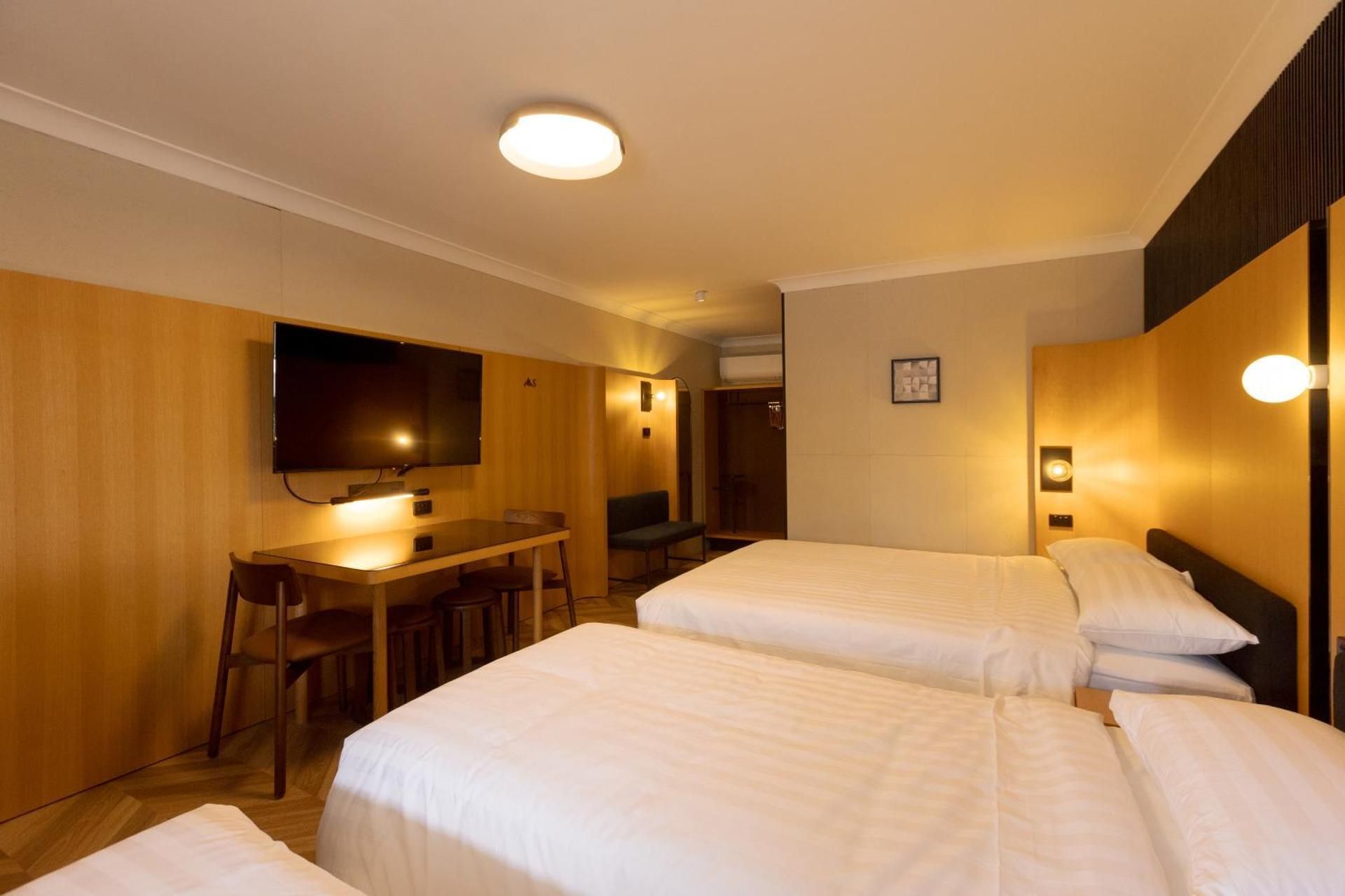 Deluxe Family Room