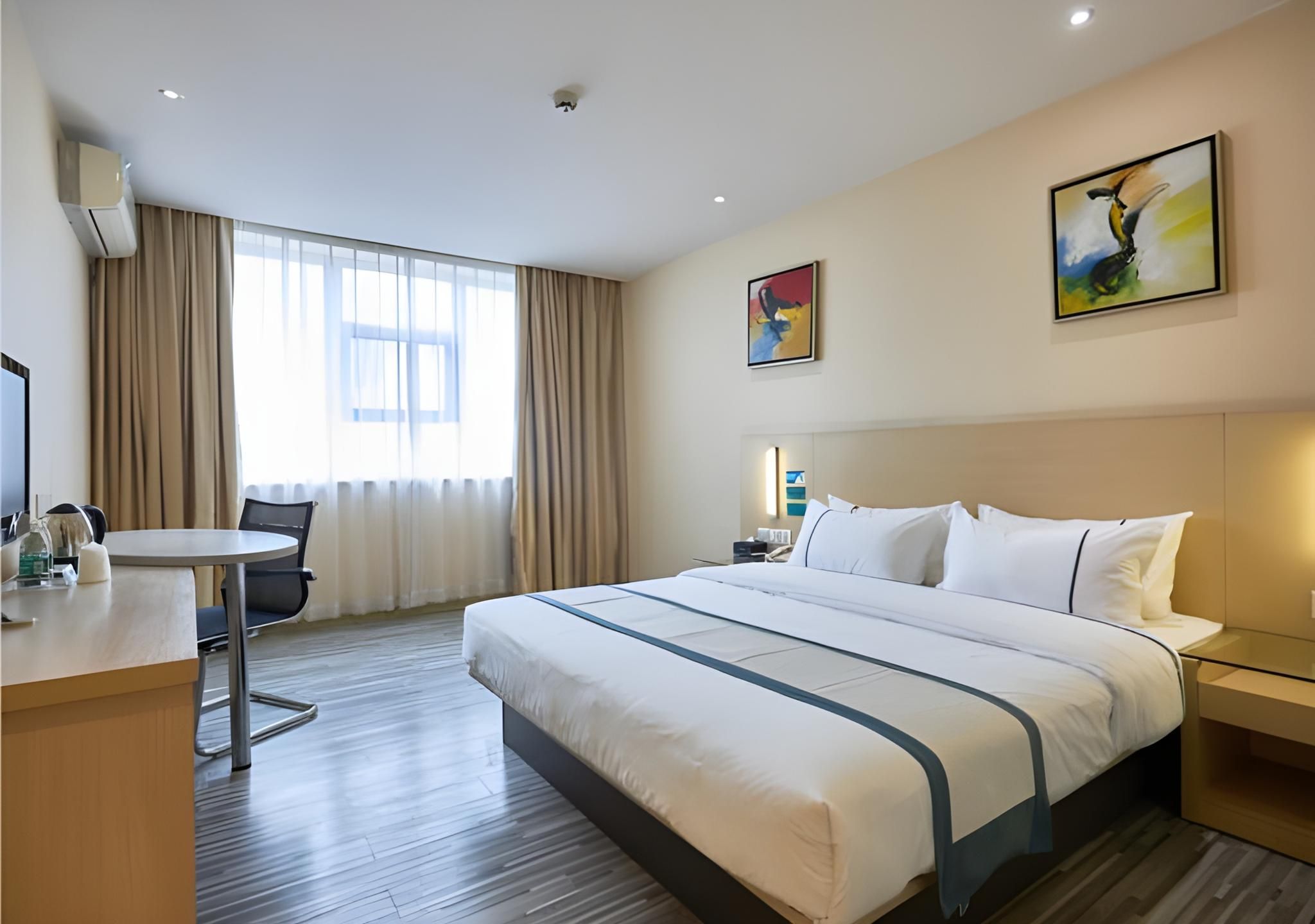 Business Queen Room