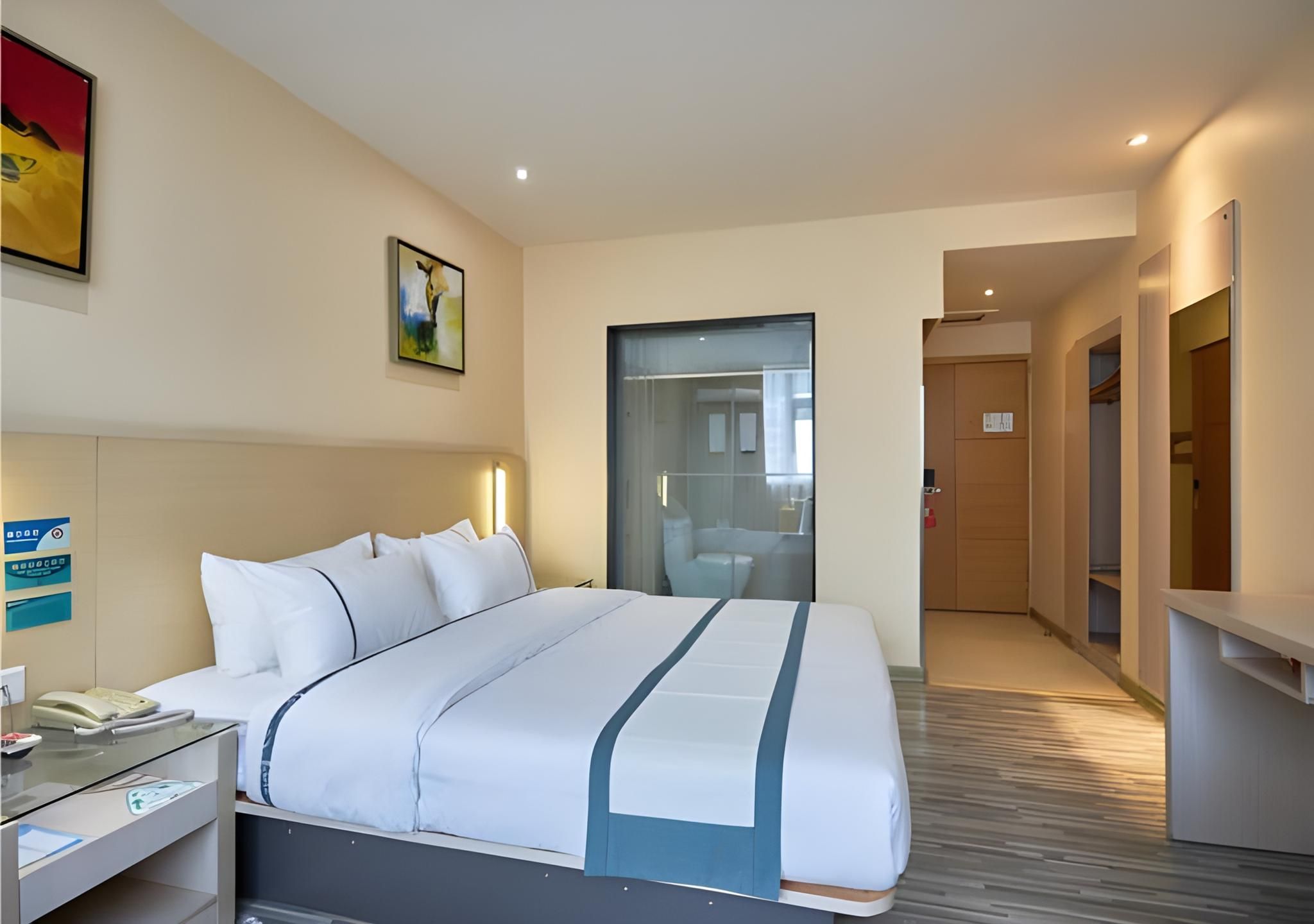 Business Queen Room