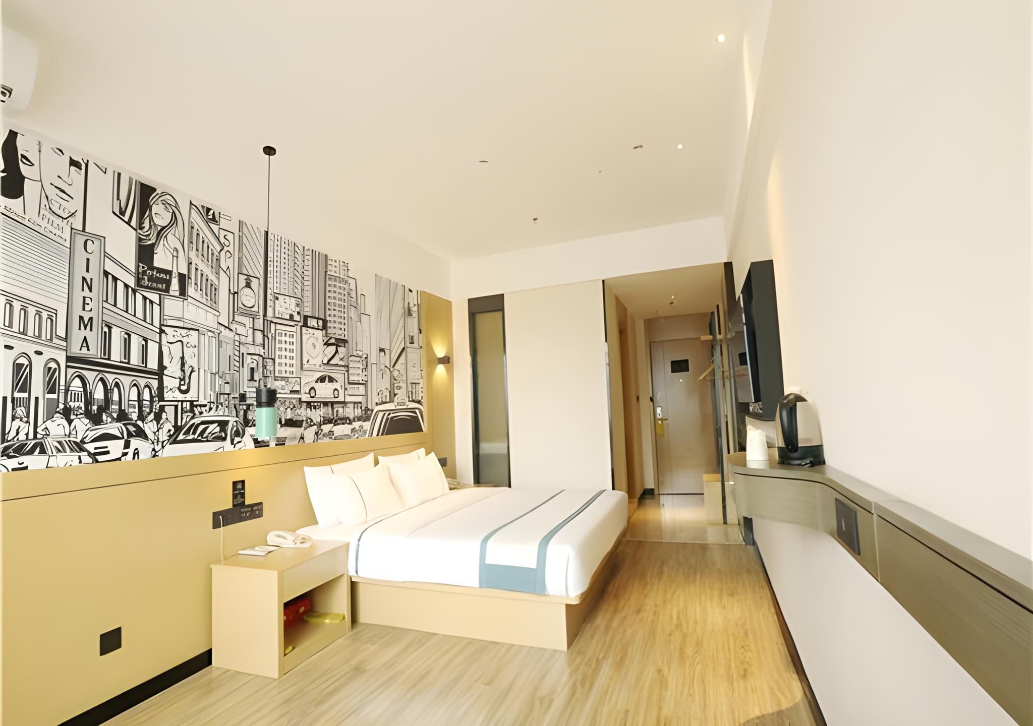 Queen Room with View