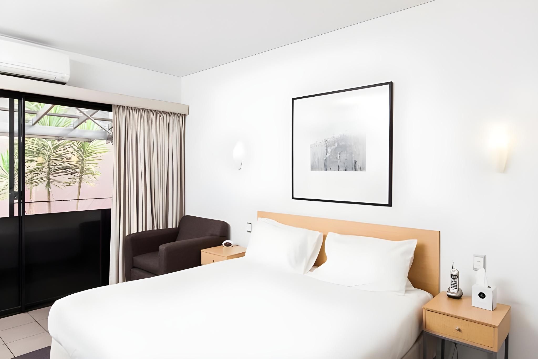 Majestic Oasis Apartments Executive Studio Apartment 2