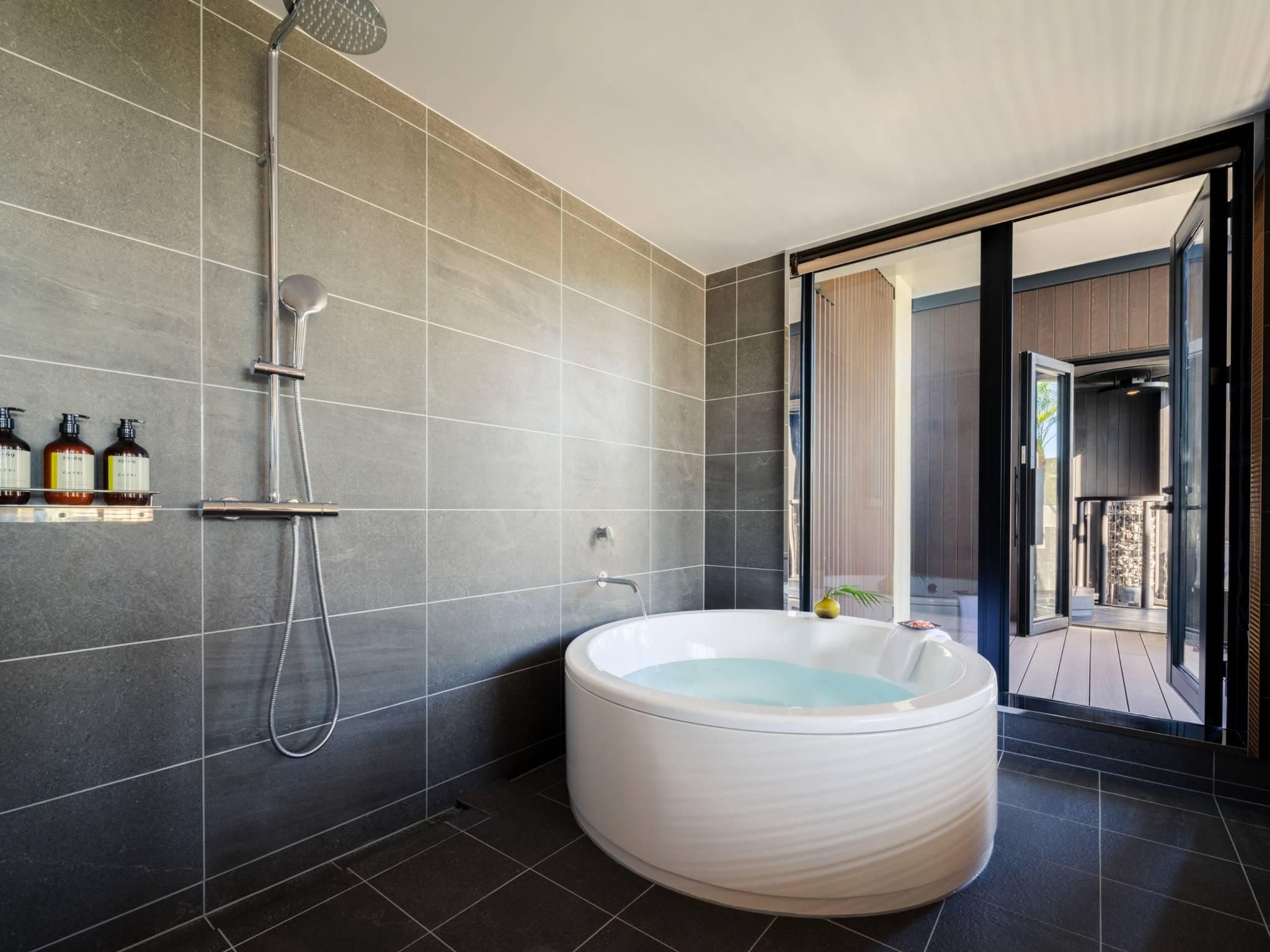 The Seven Pool Suite