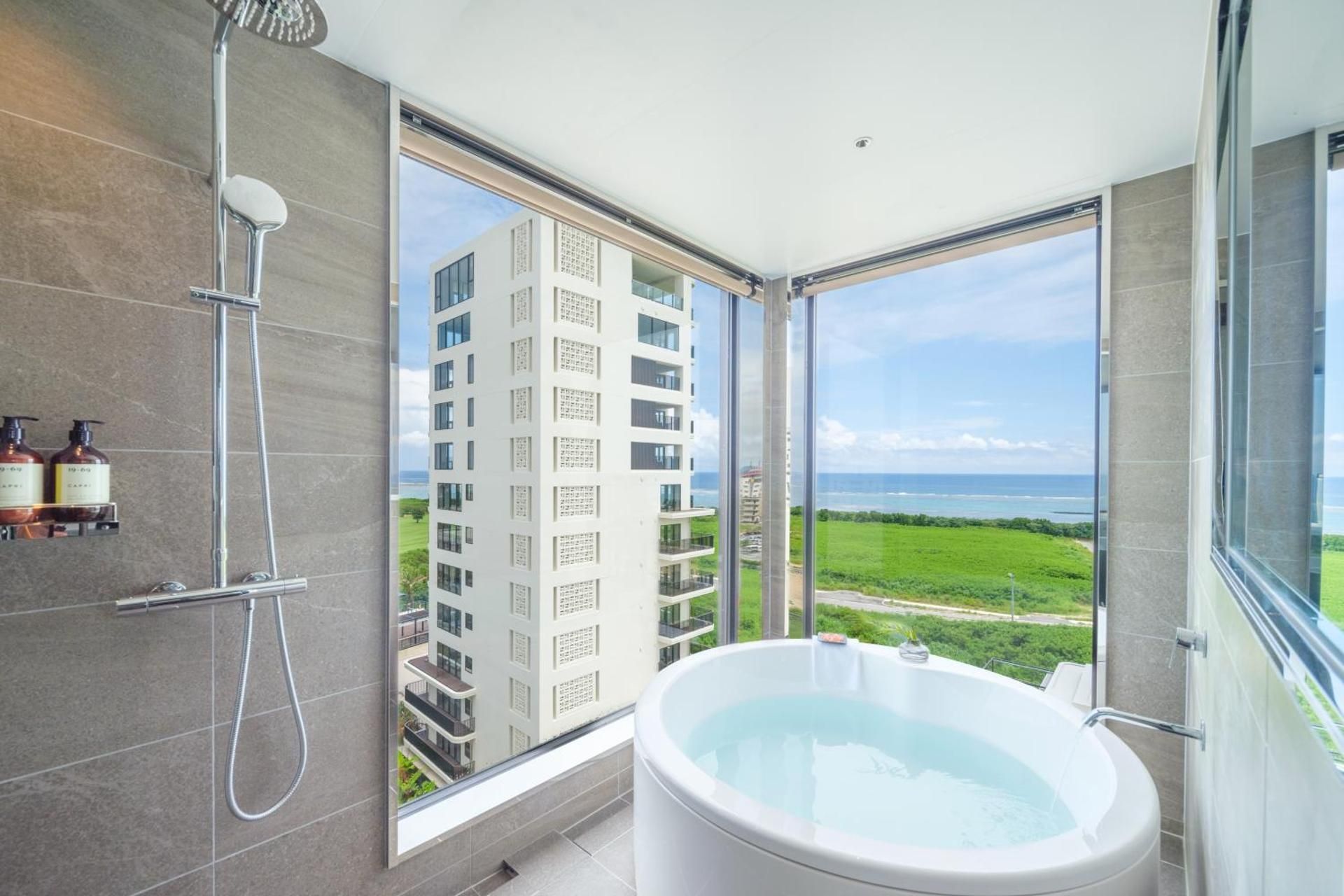 Deluxe Bunk with Jacuzzi - Ocean View